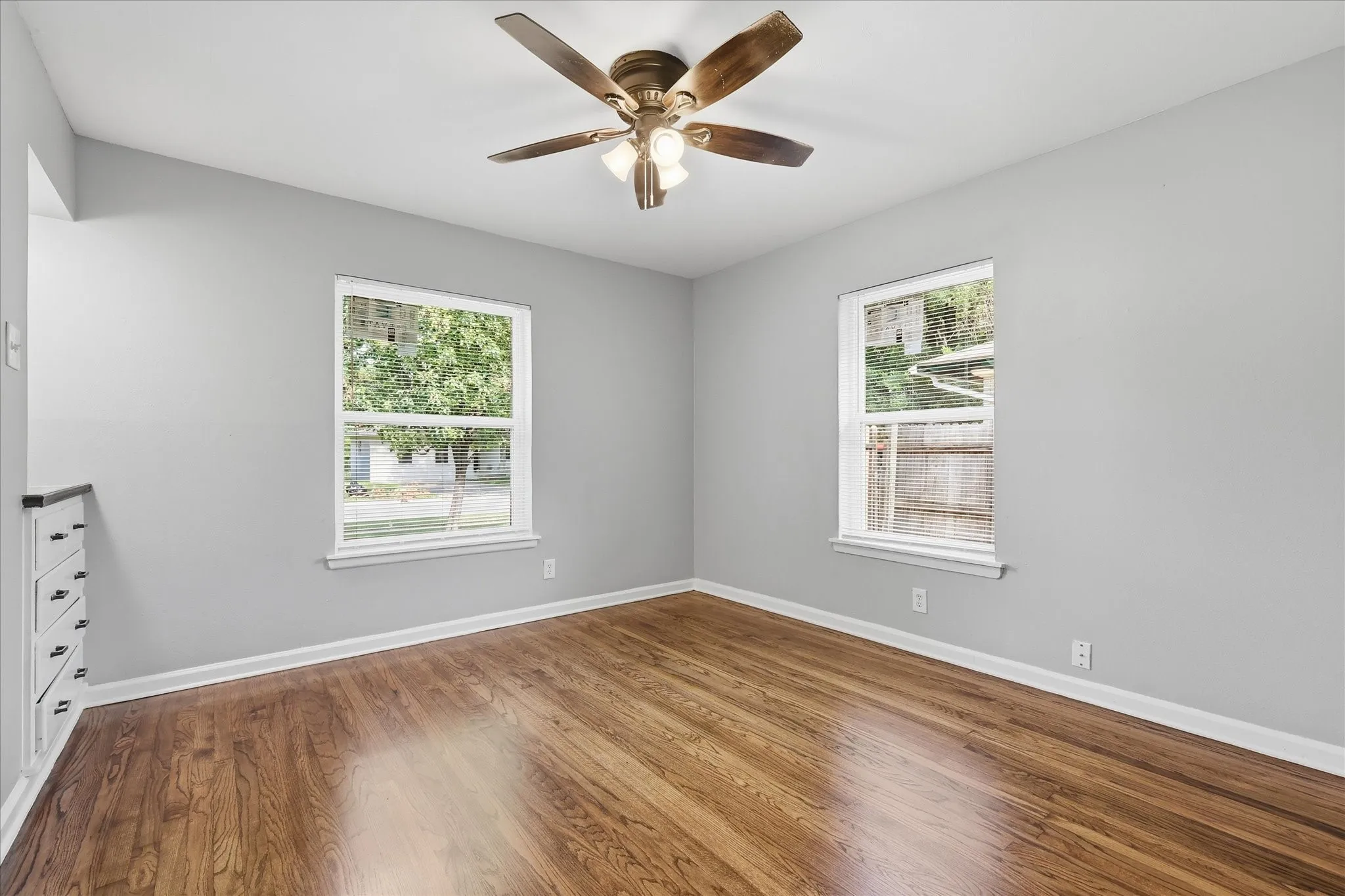 Single Family Residence For Sale in Dallas County , 2129 Gaylord Drive, Dallas, Texas 75227, 4 Bedroom, 2 Bathroom, Garage spaces, 1,567 Sqft, built in 1953, mls#21288025, Real Estate Agent in Dallas, Homes For Sale in Dallas county, Homes For Sale in Dallas, Realtor in Dallas Texas, Real Estate Brokerage Independent Realty Texas, Luminita Cordes Realtor