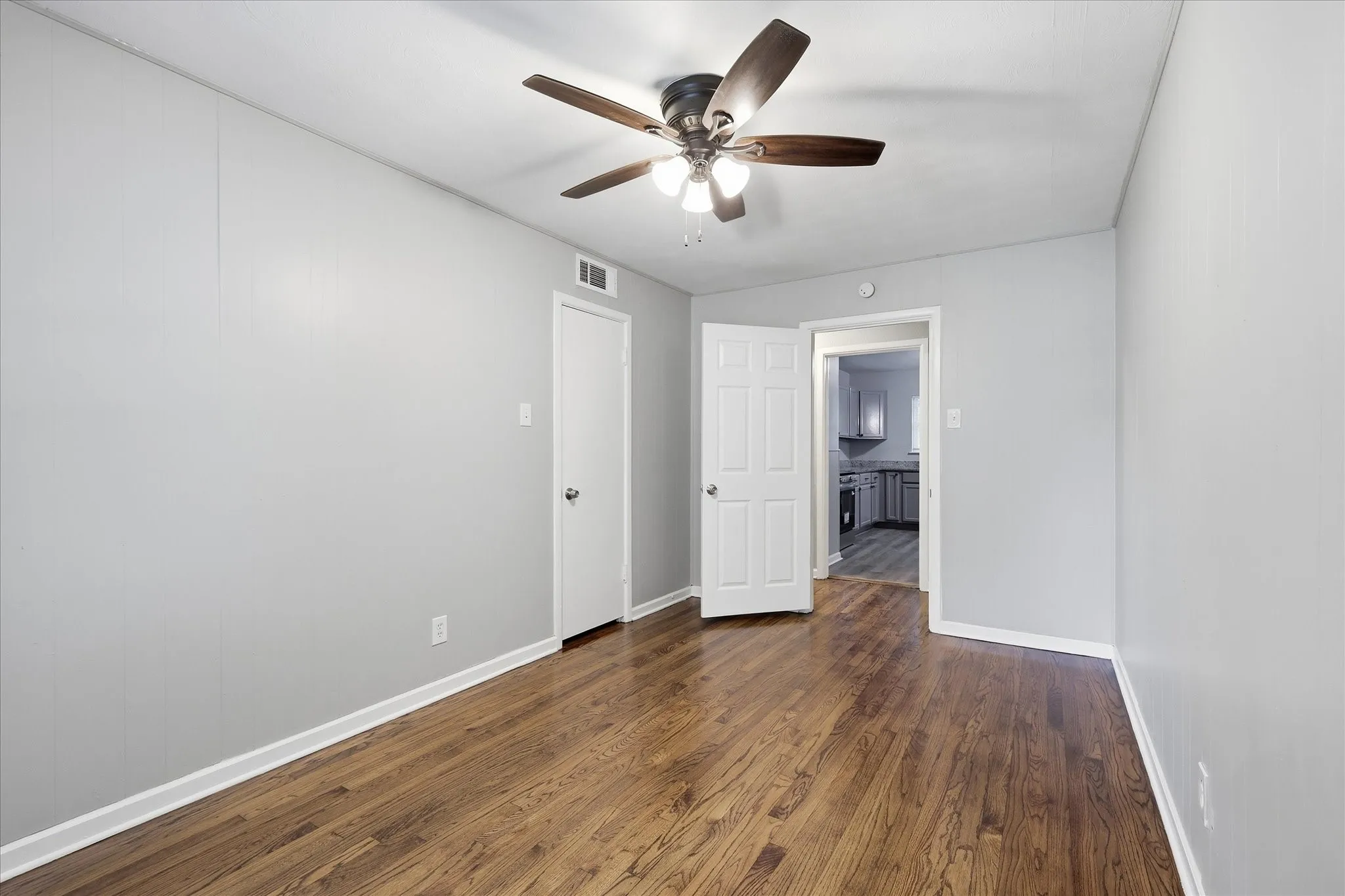 Single Family Residence For Sale in Dallas County , 2129 Gaylord Drive, Dallas, Texas 75227, 4 Bedroom, 2 Bathroom, Garage spaces, 1,567 Sqft, built in 1953, mls#21288025, Real Estate Agent in Dallas, Homes For Sale in Dallas county, Homes For Sale in Dallas, Realtor in Dallas Texas, Real Estate Brokerage Independent Realty Texas, Luminita Cordes Realtor