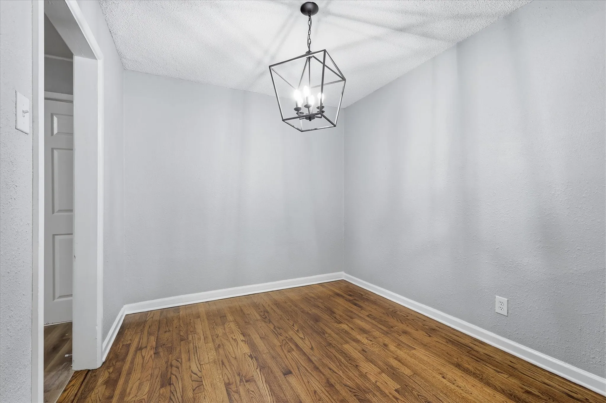 Single Family Residence For Sale in Dallas County , 2129 Gaylord Drive, Dallas, Texas 75227, 4 Bedroom, 2 Bathroom, Garage spaces, 1,567 Sqft, built in 1953, mls#21288025, Real Estate Agent in Dallas, Homes For Sale in Dallas county, Homes For Sale in Dallas, Realtor in Dallas Texas, Real Estate Brokerage Independent Realty Texas, Luminita Cordes Realtor