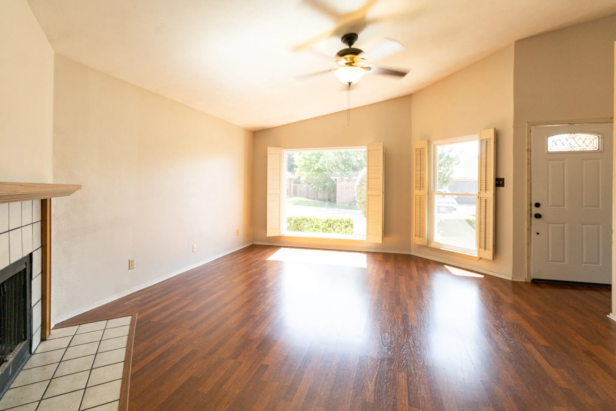 Single Family Residence For Sale in Tarrant County , 2910 Galemeadow Drive, Fort Worth, Texas 76123, 3 Bedroom, 2 Bathroom, 2 Garage spaces, 1,269 Sqft, built in 1984, mls#21343485, Real Estate Agent in Fort Worth, Homes For Sale in Tarrant county, Homes For Sale in Fort Worth, Realtor in Fort Worth Texas, Real Estate Brokerage Independent Realty Texas, Luminita Cordes Realtor