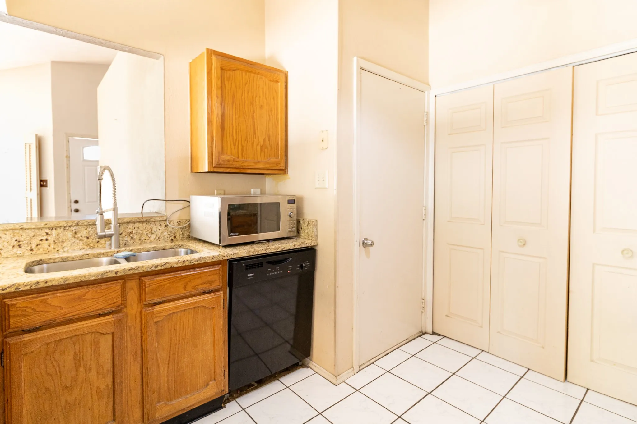 Single Family Residence For Sale in Tarrant County , 2910 Galemeadow Drive, Fort Worth, Texas 76123, 3 Bedroom, 2 Bathroom, 2 Garage spaces, 1,269 Sqft, built in 1984, mls#21343485, Real Estate Agent in Fort Worth, Homes For Sale in Tarrant county, Homes For Sale in Fort Worth, Realtor in Fort Worth Texas, Real Estate Brokerage Independent Realty Texas, Luminita Cordes Realtor