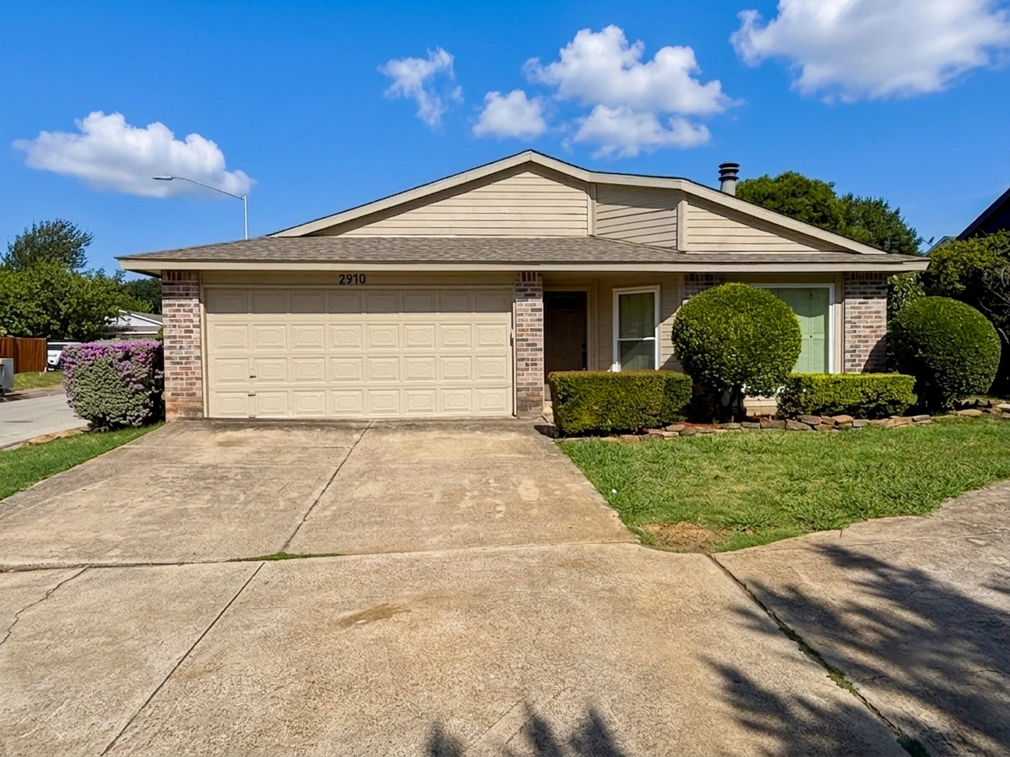 Single Family Residence For Sale in Tarrant County , 2910 Galemeadow Drive, Fort Worth, Texas 76123, 3 Bedroom, 2 Bathroom, 2 Garage spaces, 1,269 Sqft, built in 1984, mls#21343485, Real Estate Agent in Fort Worth, Homes For Sale in Tarrant county, Homes For Sale in Fort Worth, Realtor in Fort Worth Texas, Real Estate Brokerage Independent Realty Texas, Luminita Cordes Realtor