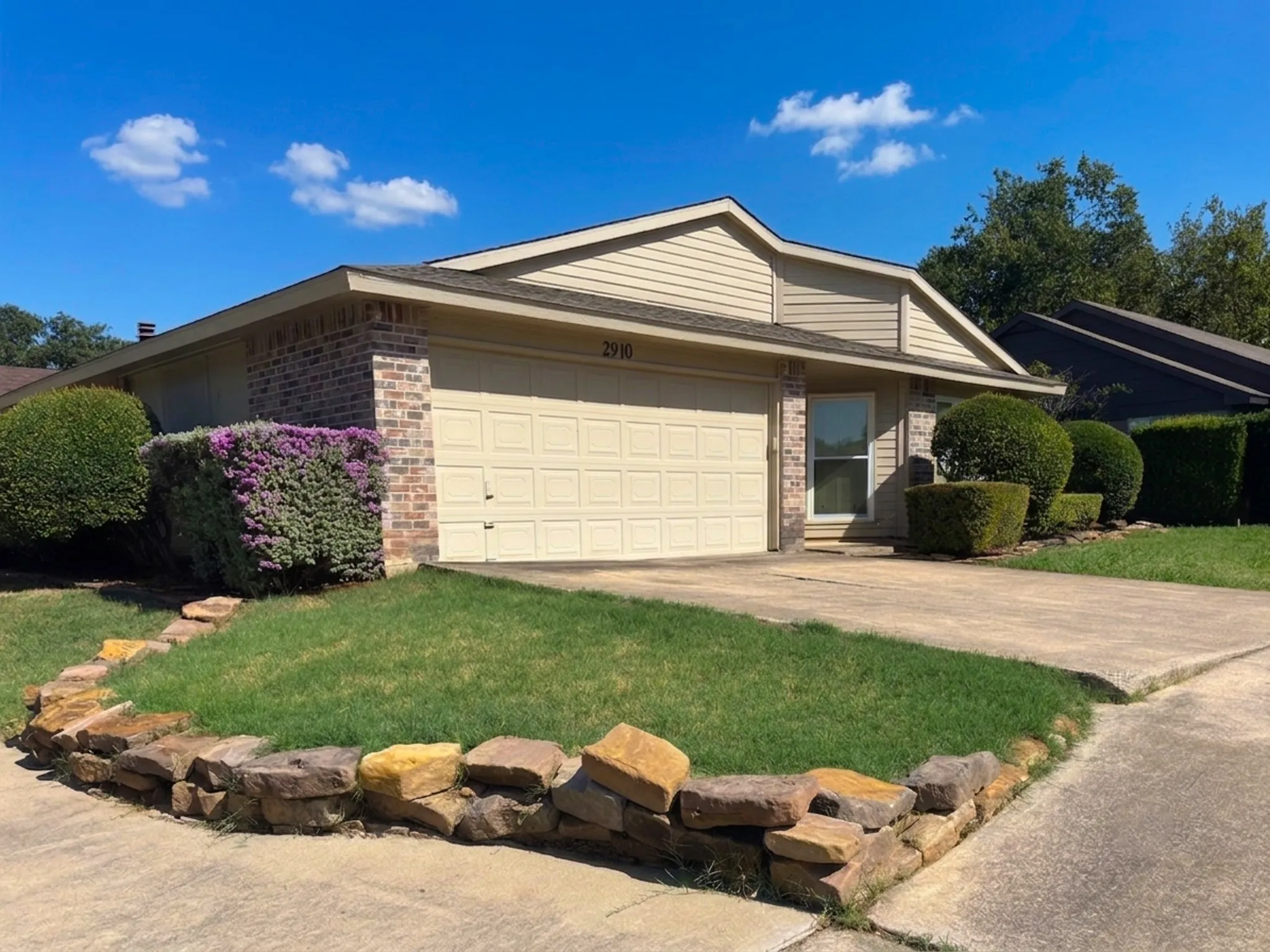 Single Family Residence For Sale in Tarrant County , 2910 Galemeadow Drive, Fort Worth, Texas 76123, 3 Bedroom, 2 Bathroom, 2 Garage spaces, 1,269 Sqft, built in 1984, mls#21343485, Real Estate Agent in Fort Worth, Homes For Sale in Tarrant county, Homes For Sale in Fort Worth, Realtor in Fort Worth Texas, Real Estate Brokerage Independent Realty Texas, Luminita Cordes Realtor