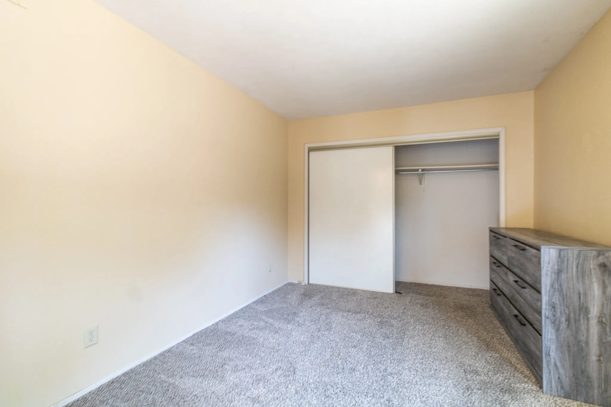 Single Family Residence For Sale in Tarrant County , 2910 Galemeadow Drive, Fort Worth, Texas 76123, 3 Bedroom, 2 Bathroom, 2 Garage spaces, 1,269 Sqft, built in 1984, mls#21343485, Real Estate Agent in Fort Worth, Homes For Sale in Tarrant county, Homes For Sale in Fort Worth, Realtor in Fort Worth Texas, Real Estate Brokerage Independent Realty Texas, Luminita Cordes Realtor