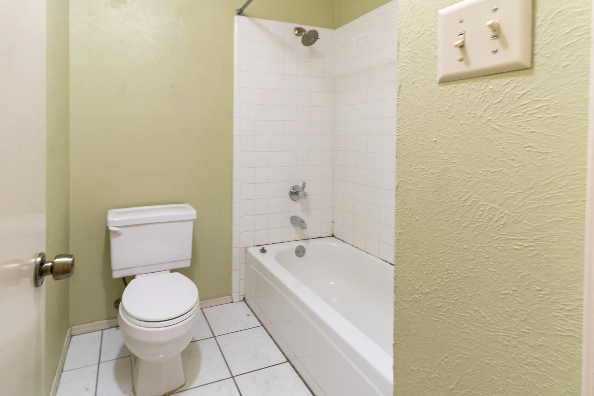 Single Family Residence For Sale in Tarrant County , 2910 Galemeadow Drive, Fort Worth, Texas 76123, 3 Bedroom, 2 Bathroom, 2 Garage spaces, 1,269 Sqft, built in 1984, mls#21343485, Real Estate Agent in Fort Worth, Homes For Sale in Tarrant county, Homes For Sale in Fort Worth, Realtor in Fort Worth Texas, Real Estate Brokerage Independent Realty Texas, Luminita Cordes Realtor