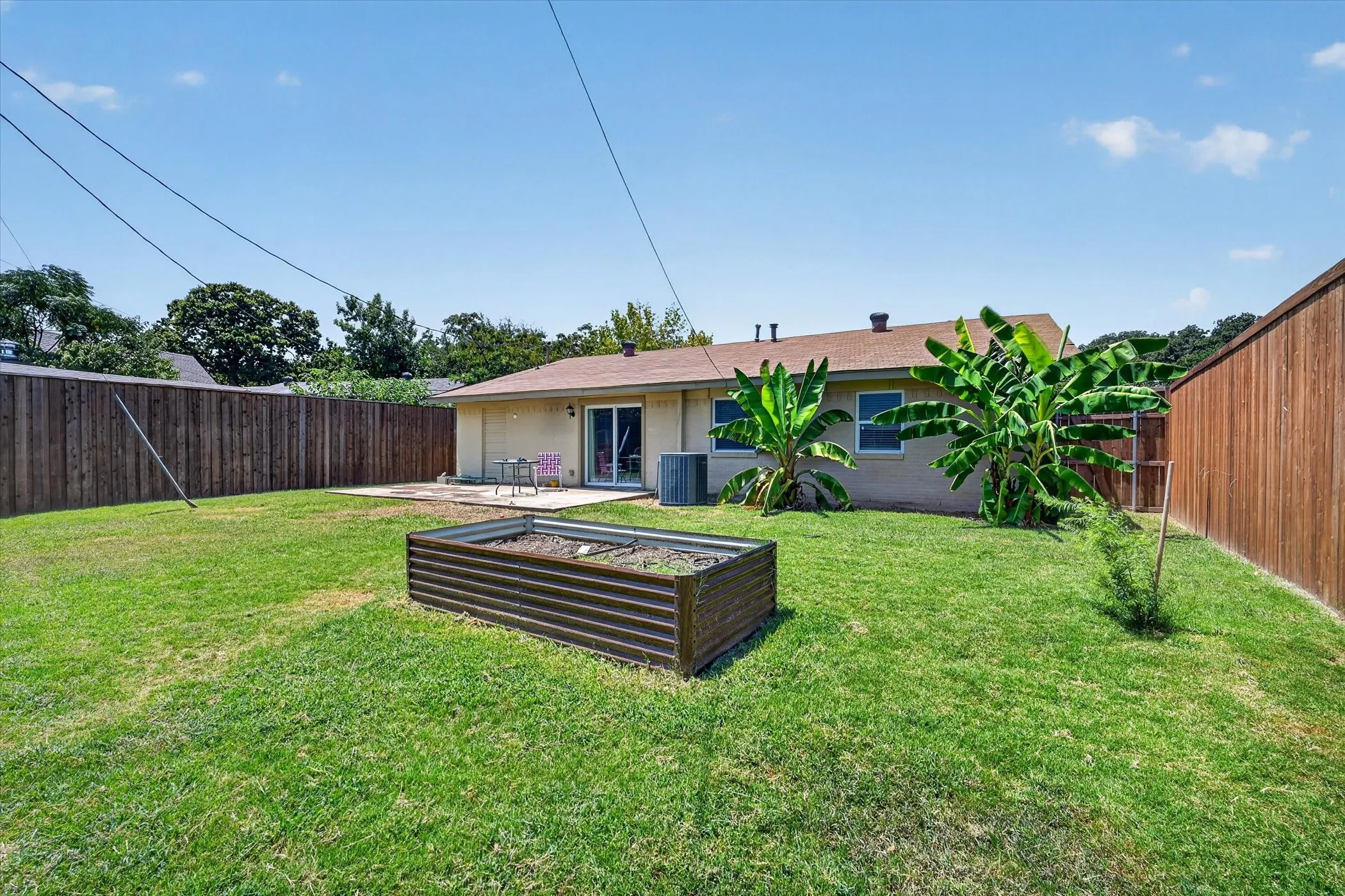 Single Family Residence For Sale in Denton County , 250 S Shore Place, Lewisville, Texas 75067, 3 Bedroom, 2 Bathroom, 2 Garage spaces, 1,228 Sqft, built in 1962, mls#21342634, Real Estate Agent in Lewisville, Homes For Sale in Denton county, Homes For Sale in Lewisville, Realtor in Lewisville Texas, Real Estate Brokerage Independent Realty Texas, Luminita Cordes Realtor