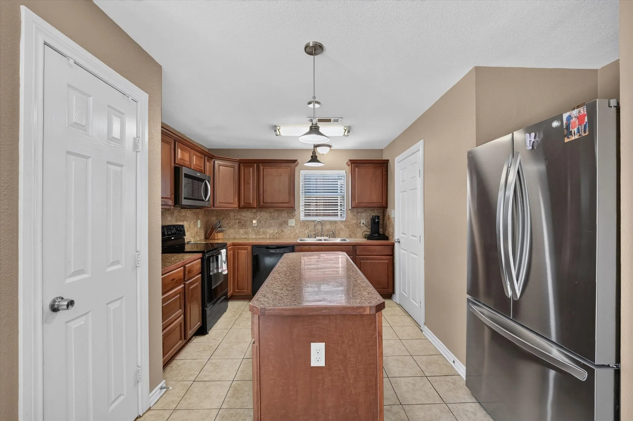 Single Family Residence For Sale in Denton County , 250 S Shore Place, Lewisville, Texas 75067, 3 Bedroom, 2 Bathroom, 2 Garage spaces, 1,228 Sqft, built in 1962, mls#21342634, Real Estate Agent in Lewisville, Homes For Sale in Denton county, Homes For Sale in Lewisville, Realtor in Lewisville Texas, Real Estate Brokerage Independent Realty Texas, Luminita Cordes Realtor