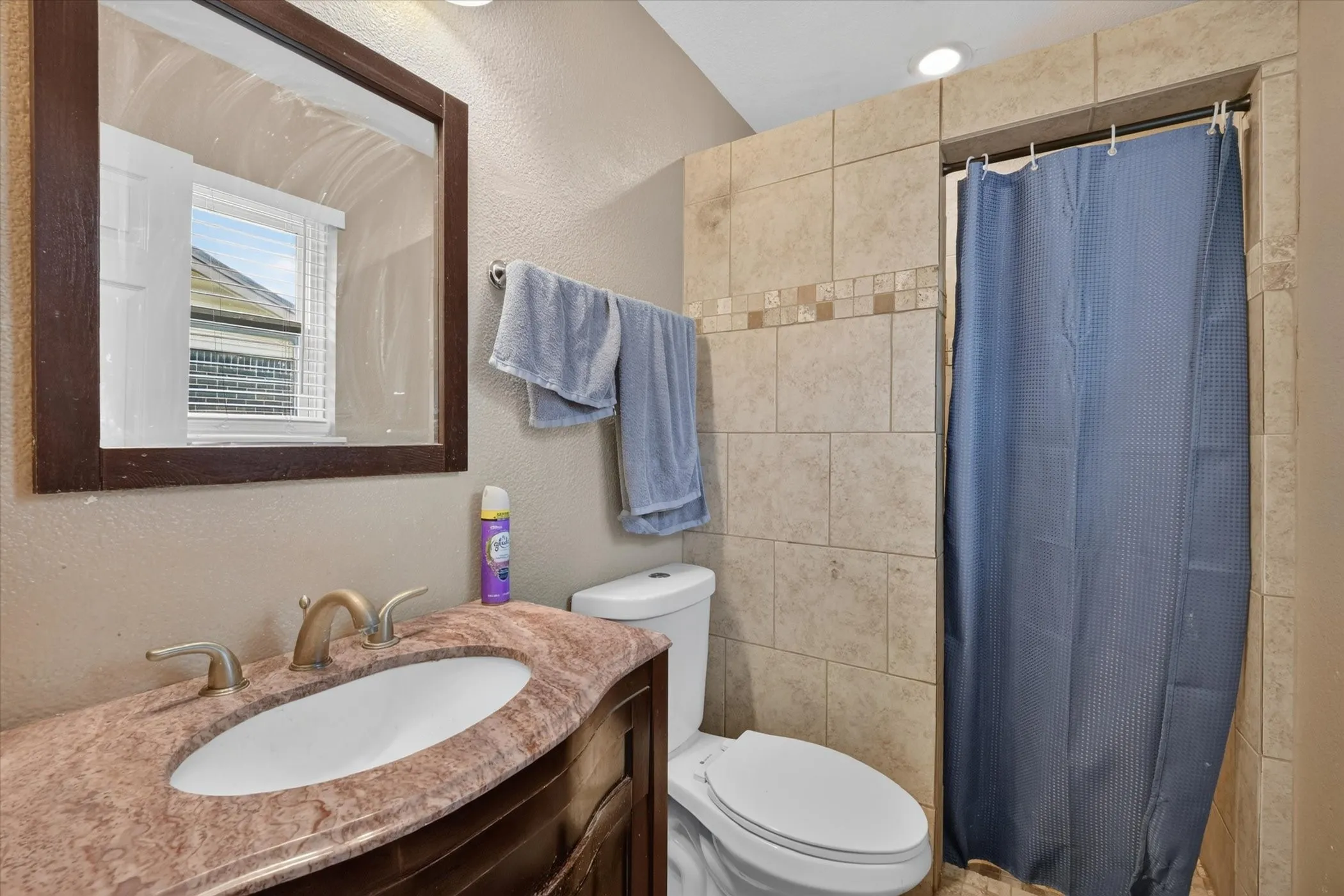 Single Family Residence For Sale in Denton County , 250 S Shore Place, Lewisville, Texas 75067, 3 Bedroom, 2 Bathroom, 2 Garage spaces, 1,228 Sqft, built in 1962, mls#21342634, Real Estate Agent in Lewisville, Homes For Sale in Denton county, Homes For Sale in Lewisville, Realtor in Lewisville Texas, Real Estate Brokerage Independent Realty Texas, Luminita Cordes Realtor