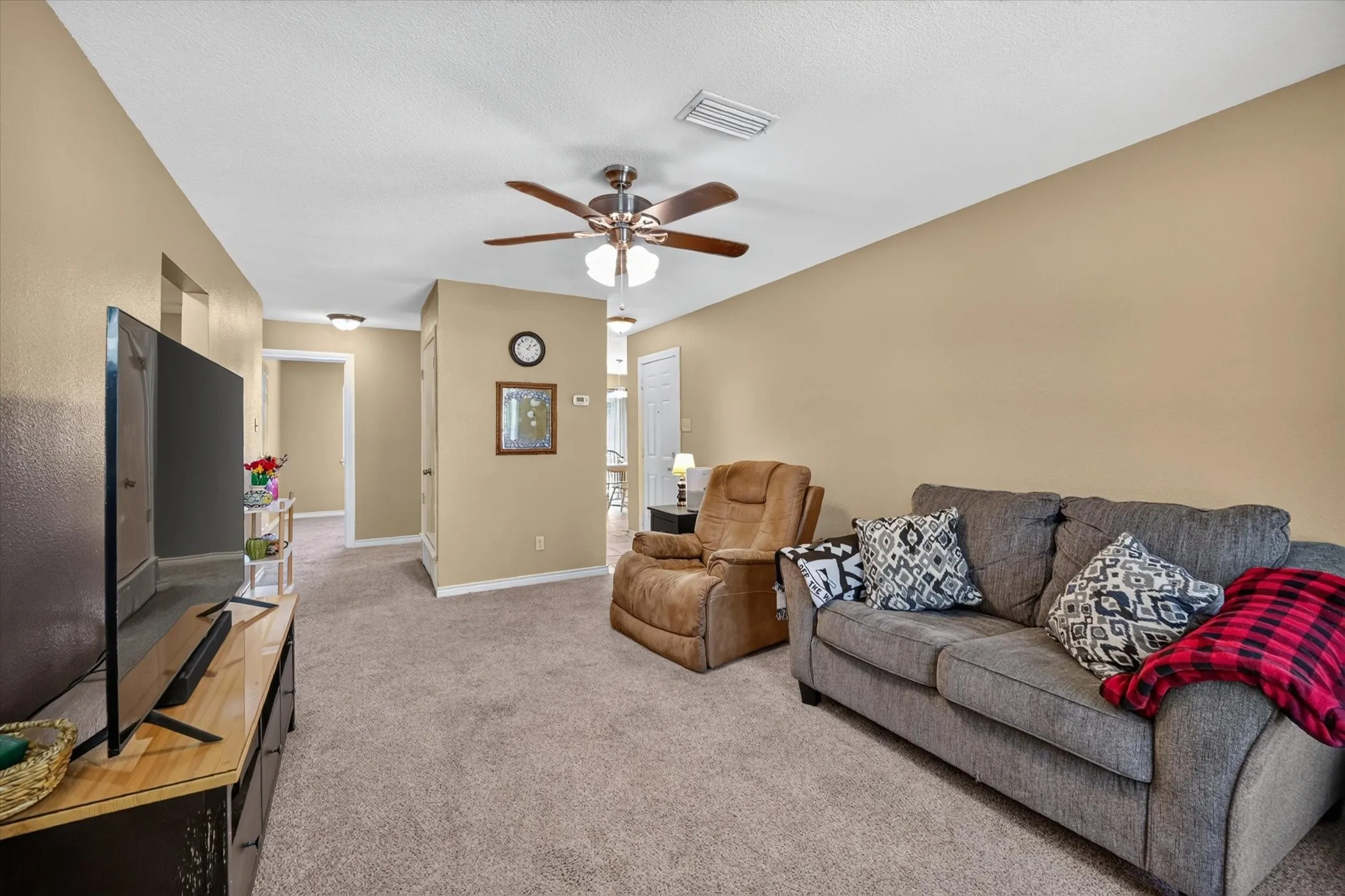 Single Family Residence For Sale in Denton County , 250 S Shore Place, Lewisville, Texas 75067, 3 Bedroom, 2 Bathroom, 2 Garage spaces, 1,228 Sqft, built in 1962, mls#21342634, Real Estate Agent in Lewisville, Homes For Sale in Denton county, Homes For Sale in Lewisville, Realtor in Lewisville Texas, Real Estate Brokerage Independent Realty Texas, Luminita Cordes Realtor