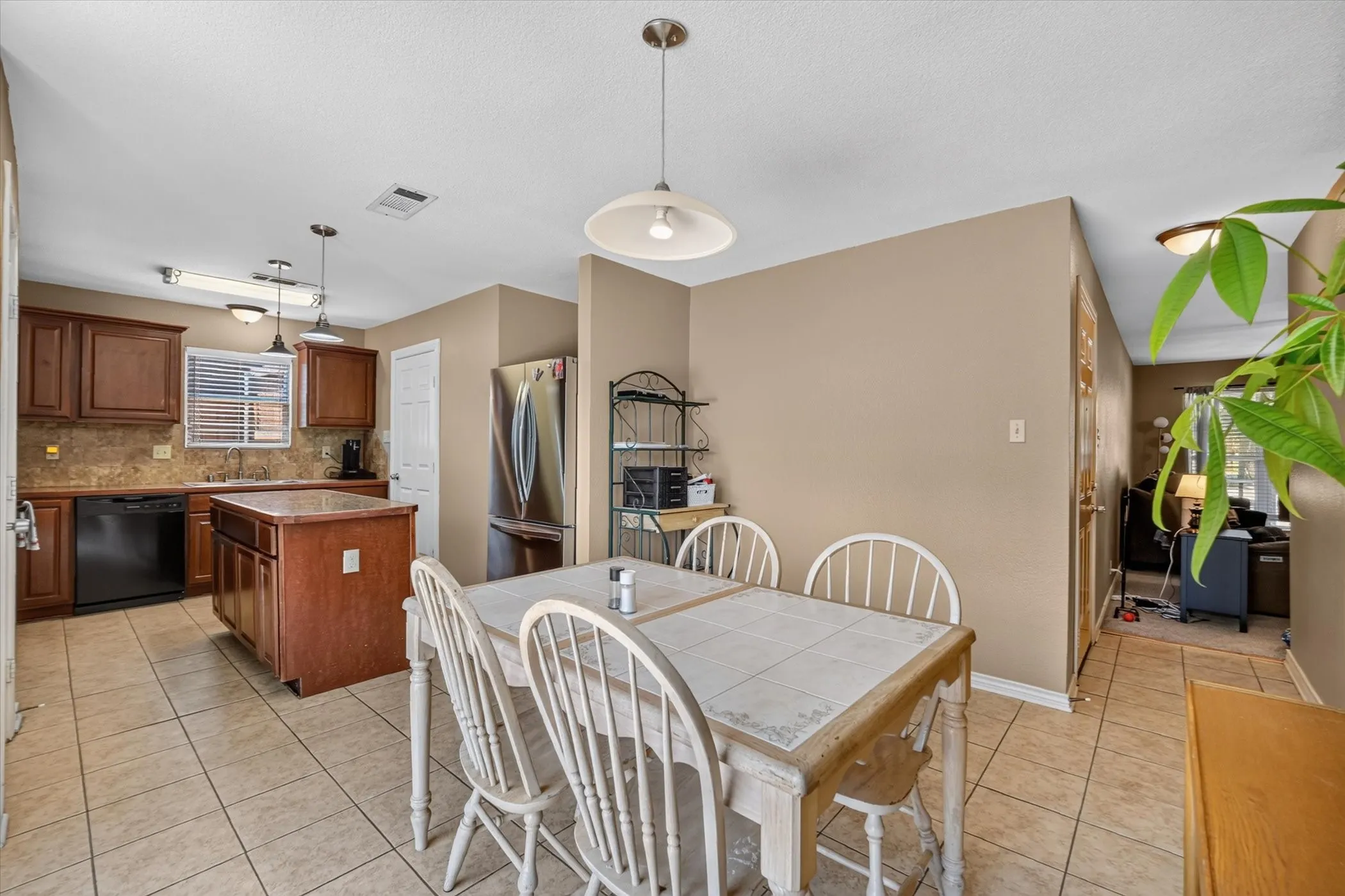 Single Family Residence For Sale in Denton County , 250 S Shore Place, Lewisville, Texas 75067, 3 Bedroom, 2 Bathroom, 2 Garage spaces, 1,228 Sqft, built in 1962, mls#21342634, Real Estate Agent in Lewisville, Homes For Sale in Denton county, Homes For Sale in Lewisville, Realtor in Lewisville Texas, Real Estate Brokerage Independent Realty Texas, Luminita Cordes Realtor