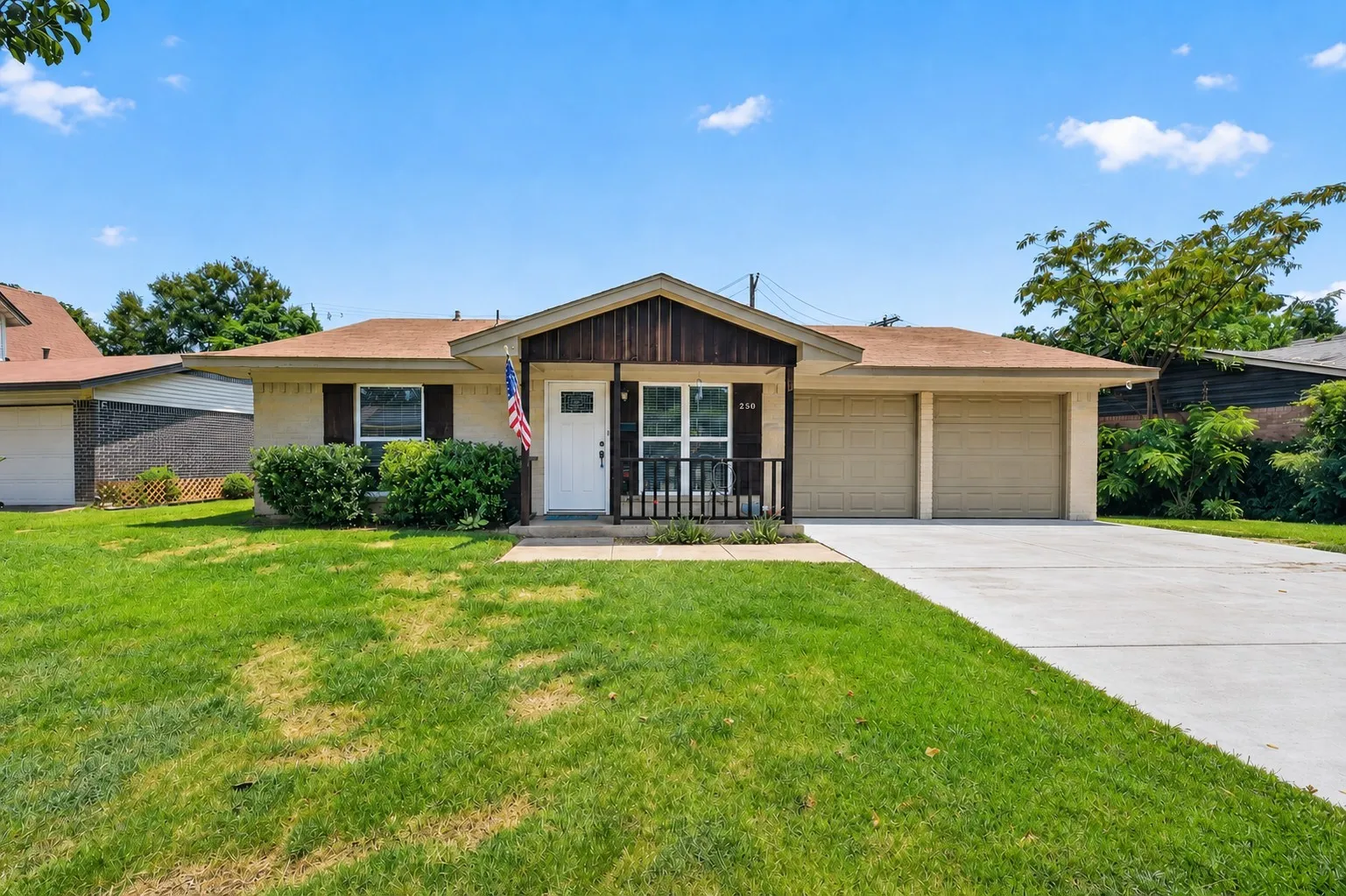 Single Family Residence For Sale in Denton County , 250 S Shore Place, Lewisville, Texas 75067, 3 Bedroom, 2 Bathroom, 2 Garage spaces, 1,228 Sqft, built in 1962, mls#21342634, Real Estate Agent in Lewisville, Homes For Sale in Denton county, Homes For Sale in Lewisville, Realtor in Lewisville Texas, Real Estate Brokerage Independent Realty Texas, Luminita Cordes Realtor