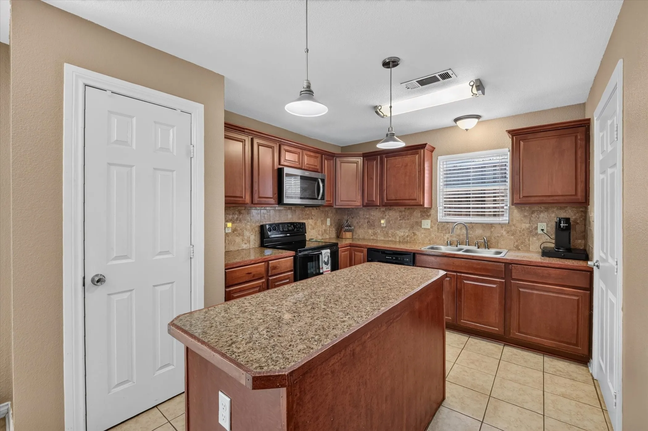 Single Family Residence For Sale in Denton County , 250 S Shore Place, Lewisville, Texas 75067, 3 Bedroom, 2 Bathroom, 2 Garage spaces, 1,228 Sqft, built in 1962, mls#21342634, Real Estate Agent in Lewisville, Homes For Sale in Denton county, Homes For Sale in Lewisville, Realtor in Lewisville Texas, Real Estate Brokerage Independent Realty Texas, Luminita Cordes Realtor