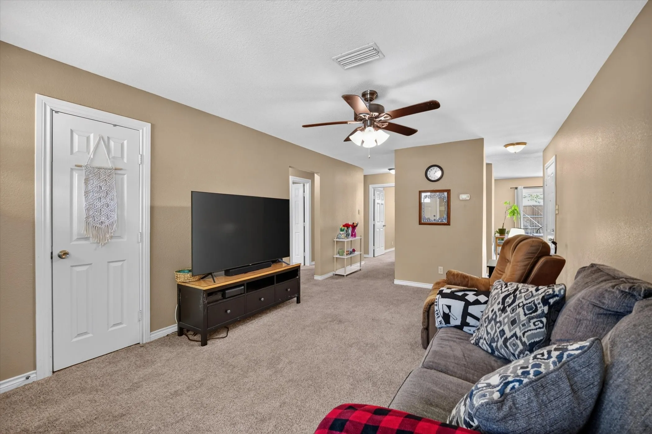 Single Family Residence For Sale in Denton County , 250 S Shore Place, Lewisville, Texas 75067, 3 Bedroom, 2 Bathroom, 2 Garage spaces, 1,228 Sqft, built in 1962, mls#21342634, Real Estate Agent in Lewisville, Homes For Sale in Denton county, Homes For Sale in Lewisville, Realtor in Lewisville Texas, Real Estate Brokerage Independent Realty Texas, Luminita Cordes Realtor