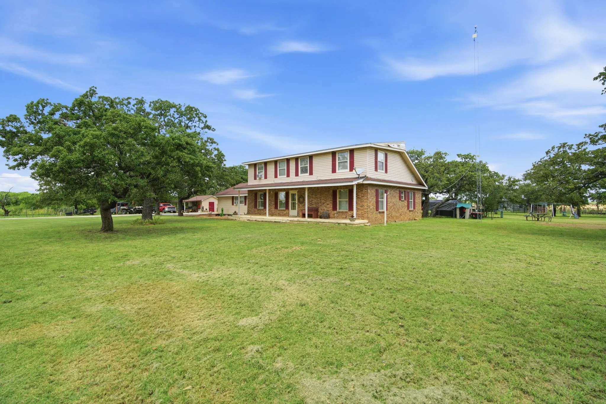 Single Family Residence For Sale in Eastland County , 618 Highway 2731, Rising Star, Texas 76471, 4 Bedroom, 2 Bathroom, 2 Garage spaces, 2,320 Sqft, built in 1980, mls#21343264, Real Estate Agent in Rising Star, Homes For Sale in Eastland county, Homes For Sale in Rising Star, Realtor in Rising Star Texas, Real Estate Brokerage Independent Realty Texas, Luminita Cordes Realtor