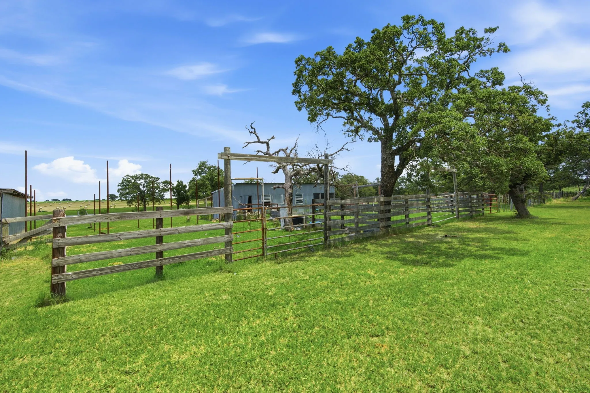 Single Family Residence For Sale in Eastland County , 618 Highway 2731, Rising Star, Texas 76471, 4 Bedroom, 2 Bathroom, 2 Garage spaces, 2,320 Sqft, built in 1980, mls#21343264, Real Estate Agent in Rising Star, Homes For Sale in Eastland county, Homes For Sale in Rising Star, Realtor in Rising Star Texas, Real Estate Brokerage Independent Realty Texas, Luminita Cordes Realtor