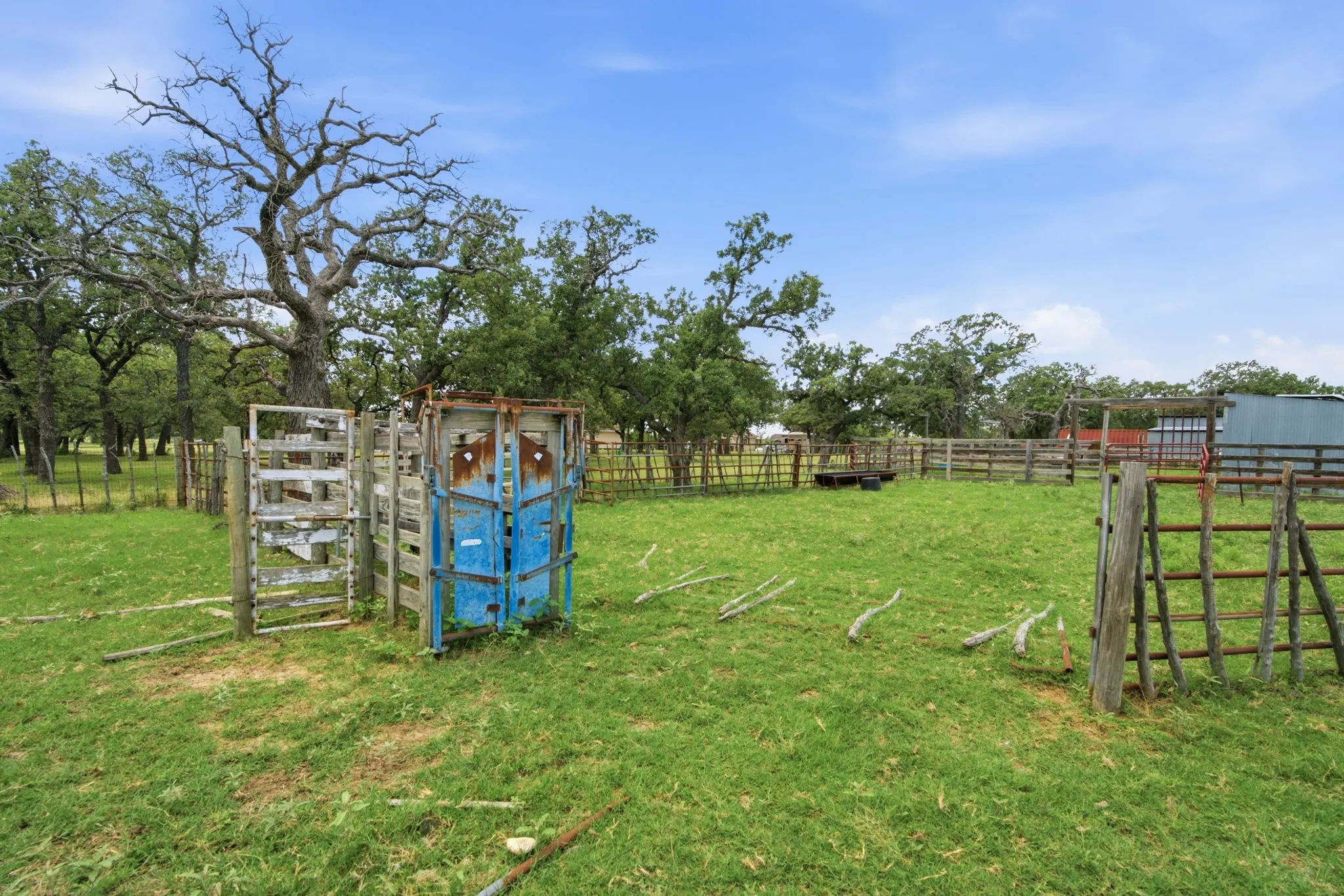 Single Family Residence For Sale in Eastland County , 618 Highway 2731, Rising Star, Texas 76471, 4 Bedroom, 2 Bathroom, 2 Garage spaces, 2,320 Sqft, built in 1980, mls#21343264, Real Estate Agent in Rising Star, Homes For Sale in Eastland county, Homes For Sale in Rising Star, Realtor in Rising Star Texas, Real Estate Brokerage Independent Realty Texas, Luminita Cordes Realtor
