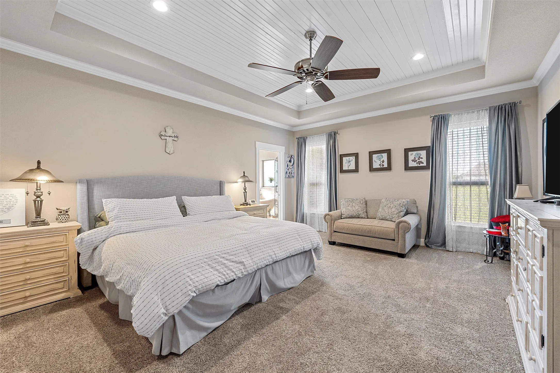 Tray ceiling with white beadboard inset and recessed lighting