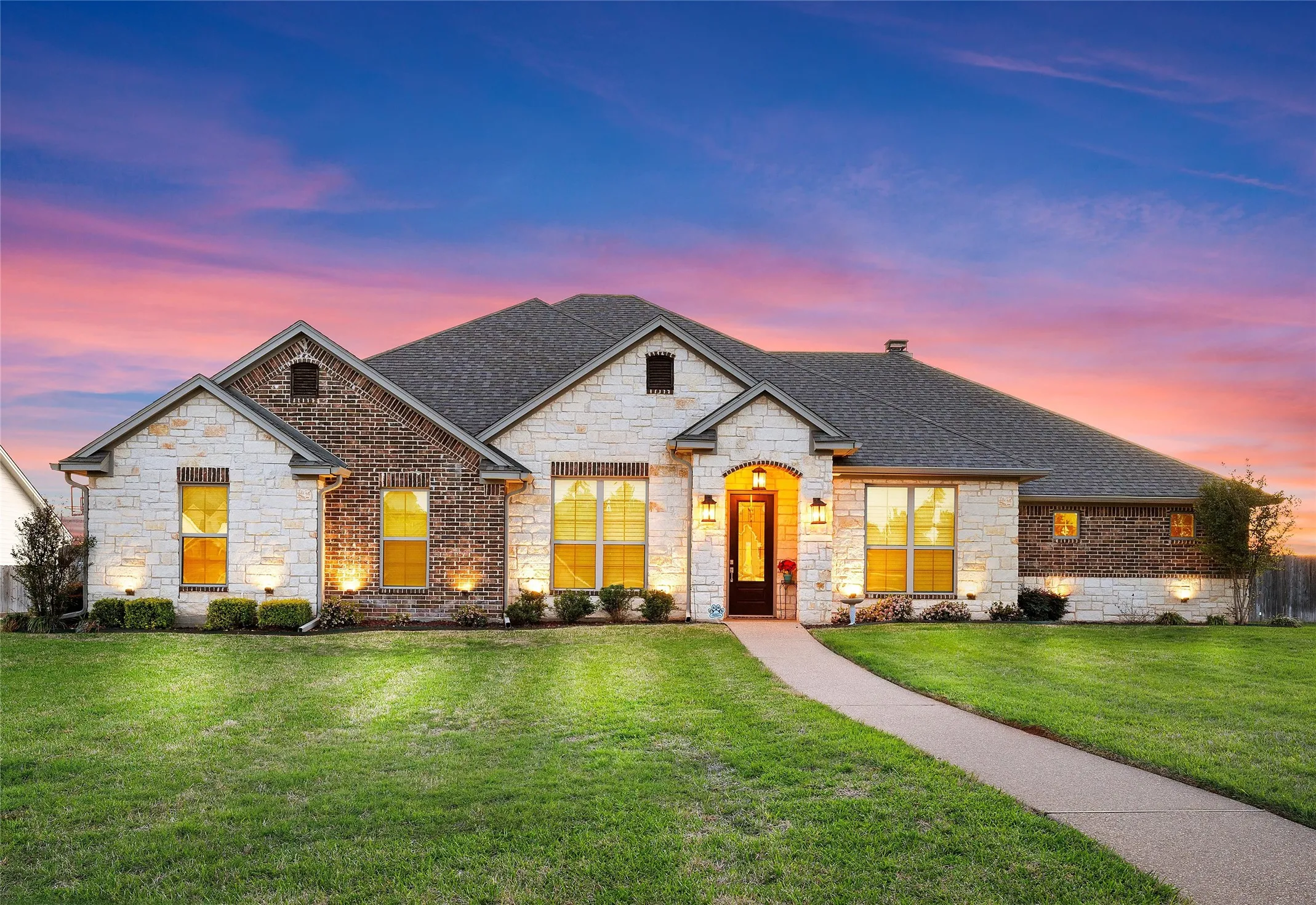Single Family Residence For Sale in Mc Lennan County , 23 Independence Trail, Waco, Texas 76708, 4 Bedroom, 3 Bathroom, 3 Garage spaces, 2,842 Sqft, built in 2017, mls#21343380, Real Estate Agent in Waco, Homes For Sale in Mc Lennan county, Homes For Sale in Waco, Realtor in Waco Texas, Real Estate Brokerage Independent Realty Texas, Luminita Cordes Realtor