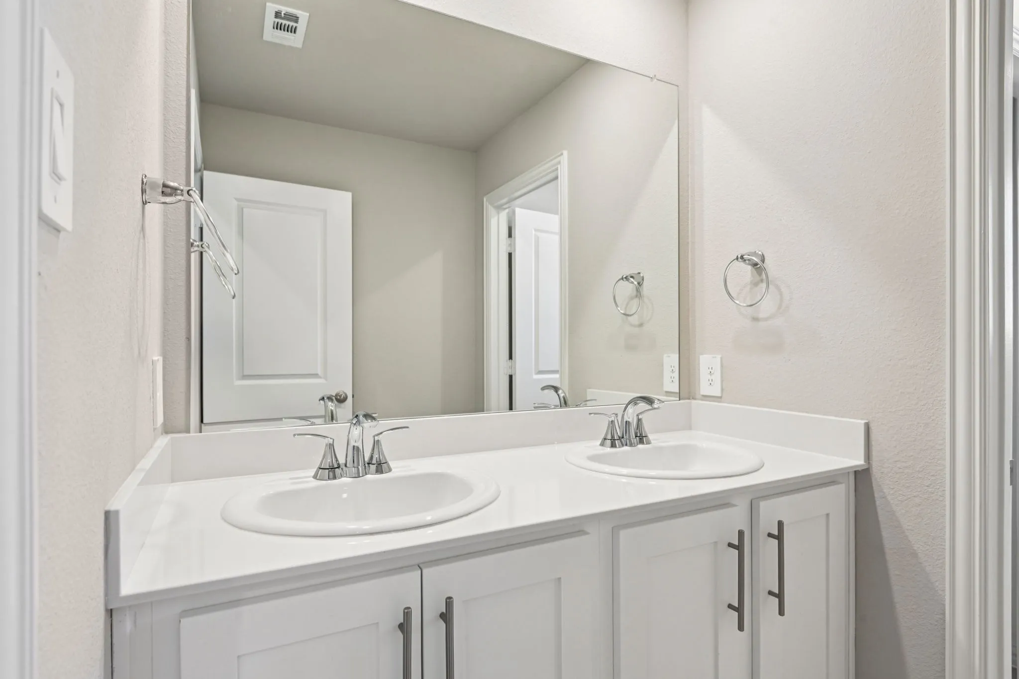 Photo is not of the actual home, but is an inspirational photo of builder’s model home and may depict options, furnishings, and/or decorator features that are not included.
