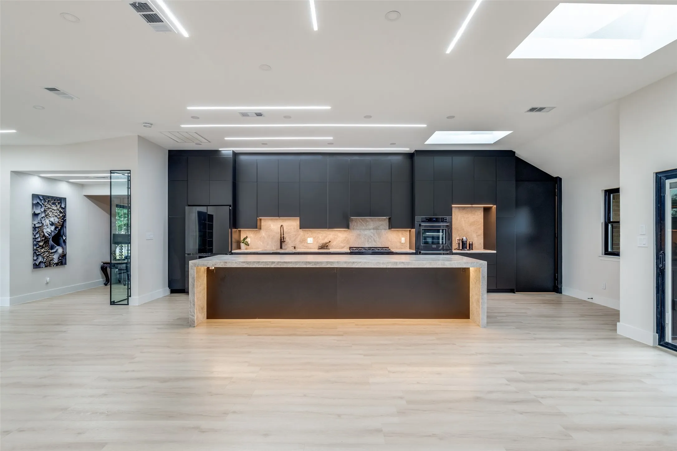 A true chef's kitchen, ready for all the holidays coming up!