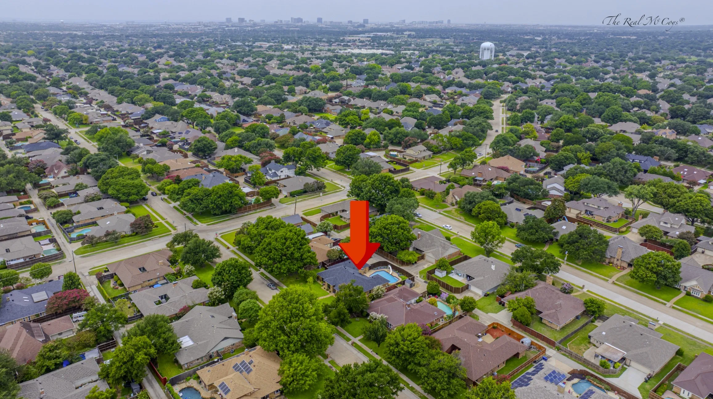 Located in the heart of Plano, close to major highways, local restaurants, shopping, and entertaining!