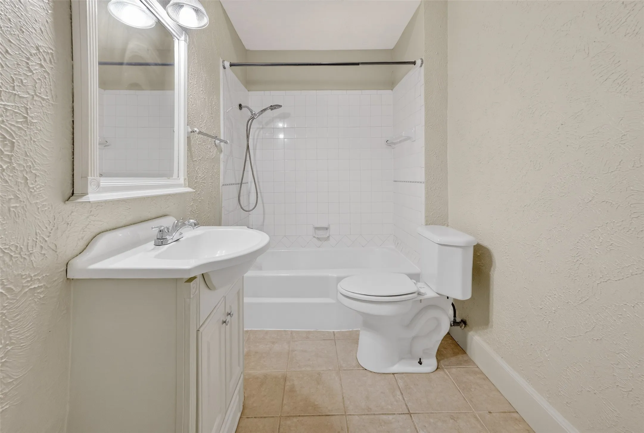 Single Family Residence For Rent in Tarrant County , 2601 S University Drive, Fort Worth, Texas 76109, 5 Bedroom, 3 Bathroom, 2 Garage spaces, 2,631 Sqft, built in 1926, mls#21343507, Real Estate Agent in Fort Worth, Homes For Rent in Tarrant county, Homes For Rent in Fort Worth, Realtor in Fort Worth Texas, Real Estate Brokerage Independent Realty Texas, Luminita Cordes Realtor