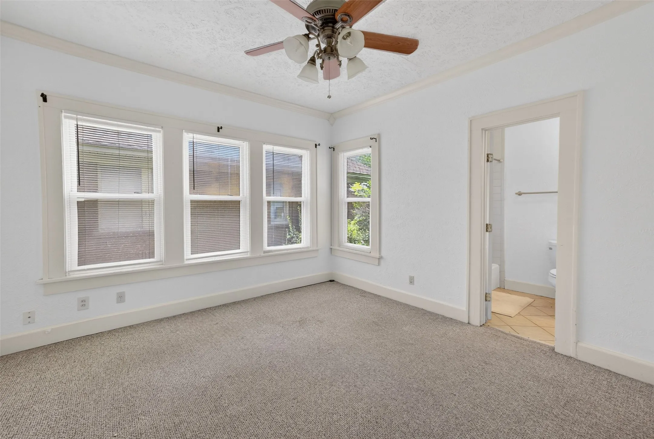 Single Family Residence For Rent in Tarrant County , 2601 S University Drive, Fort Worth, Texas 76109, 5 Bedroom, 3 Bathroom, 2 Garage spaces, 2,631 Sqft, built in 1926, mls#21343507, Real Estate Agent in Fort Worth, Homes For Rent in Tarrant county, Homes For Rent in Fort Worth, Realtor in Fort Worth Texas, Real Estate Brokerage Independent Realty Texas, Luminita Cordes Realtor