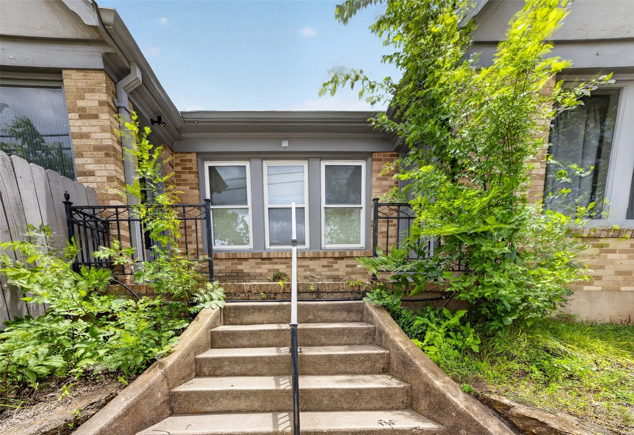 Single Family Residence For Rent in Tarrant County , 2601 S University Drive, Fort Worth, Texas 76109, 5 Bedroom, 3 Bathroom, 2 Garage spaces, 2,631 Sqft, built in 1926, mls#21343507, Real Estate Agent in Fort Worth, Homes For Rent in Tarrant county, Homes For Rent in Fort Worth, Realtor in Fort Worth Texas, Real Estate Brokerage Independent Realty Texas, Luminita Cordes Realtor