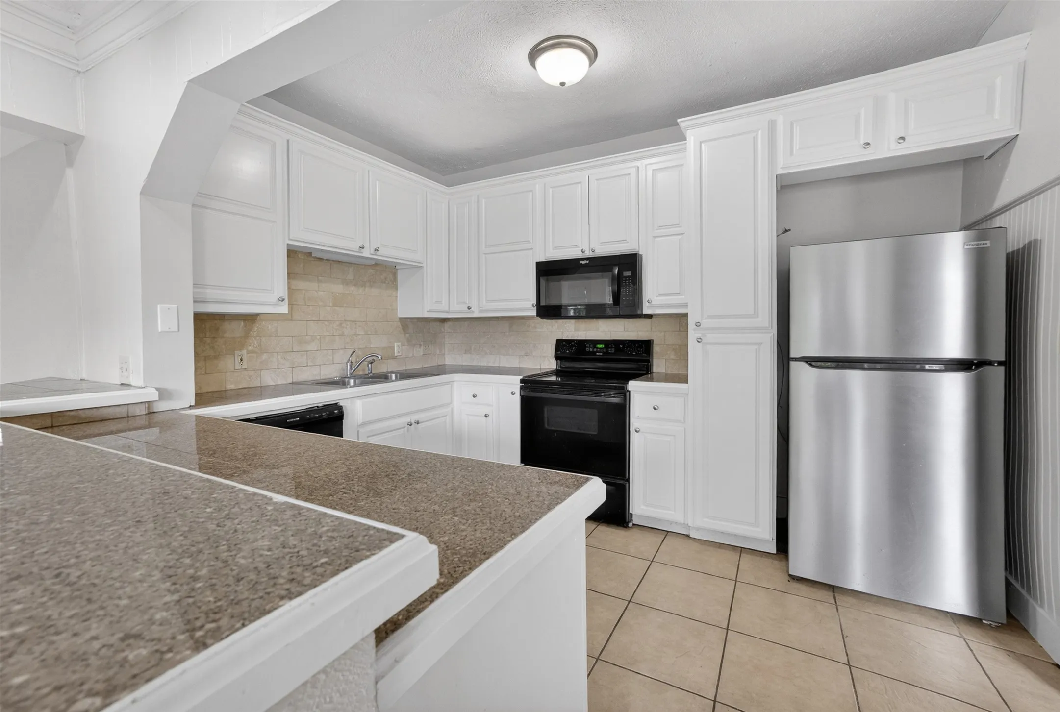 Single Family Residence For Rent in Tarrant County , 2601 S University Drive, Fort Worth, Texas 76109, 5 Bedroom, 3 Bathroom, 2 Garage spaces, 2,631 Sqft, built in 1926, mls#21343507, Real Estate Agent in Fort Worth, Homes For Rent in Tarrant county, Homes For Rent in Fort Worth, Realtor in Fort Worth Texas, Real Estate Brokerage Independent Realty Texas, Luminita Cordes Realtor