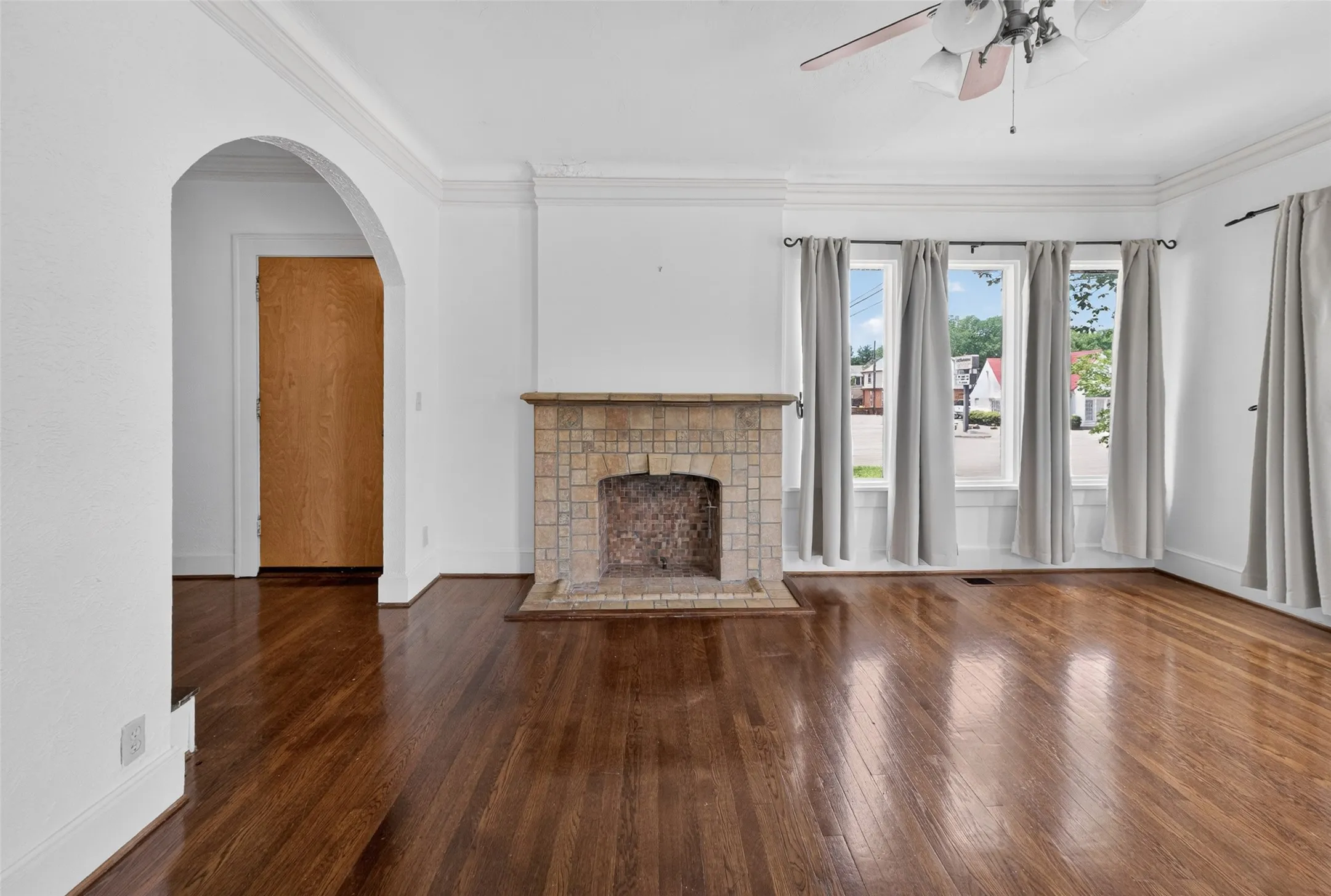 Single Family Residence For Rent in Tarrant County , 2601 S University Drive, Fort Worth, Texas 76109, 5 Bedroom, 3 Bathroom, 2 Garage spaces, 2,631 Sqft, built in 1926, mls#21343507, Real Estate Agent in Fort Worth, Homes For Rent in Tarrant county, Homes For Rent in Fort Worth, Realtor in Fort Worth Texas, Real Estate Brokerage Independent Realty Texas, Luminita Cordes Realtor