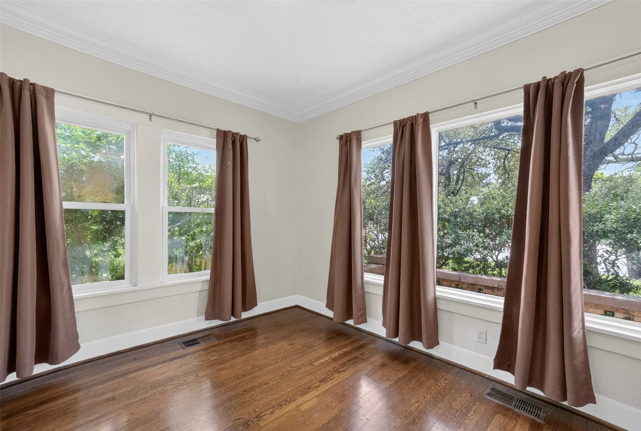 Single Family Residence For Rent in Tarrant County , 2601 S University Drive, Fort Worth, Texas 76109, 5 Bedroom, 3 Bathroom, 2 Garage spaces, 2,631 Sqft, built in 1926, mls#21343507, Real Estate Agent in Fort Worth, Homes For Rent in Tarrant county, Homes For Rent in Fort Worth, Realtor in Fort Worth Texas, Real Estate Brokerage Independent Realty Texas, Luminita Cordes Realtor