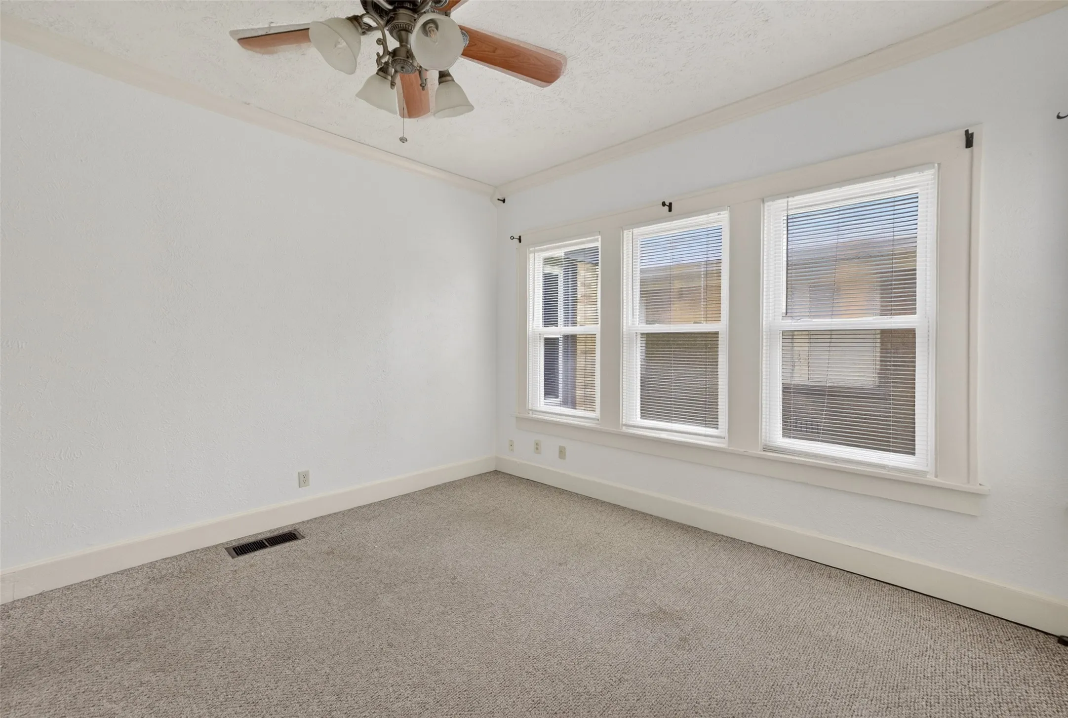 Single Family Residence For Rent in Tarrant County , 2601 S University Drive, Fort Worth, Texas 76109, 5 Bedroom, 3 Bathroom, 2 Garage spaces, 2,631 Sqft, built in 1926, mls#21343507, Real Estate Agent in Fort Worth, Homes For Rent in Tarrant county, Homes For Rent in Fort Worth, Realtor in Fort Worth Texas, Real Estate Brokerage Independent Realty Texas, Luminita Cordes Realtor
