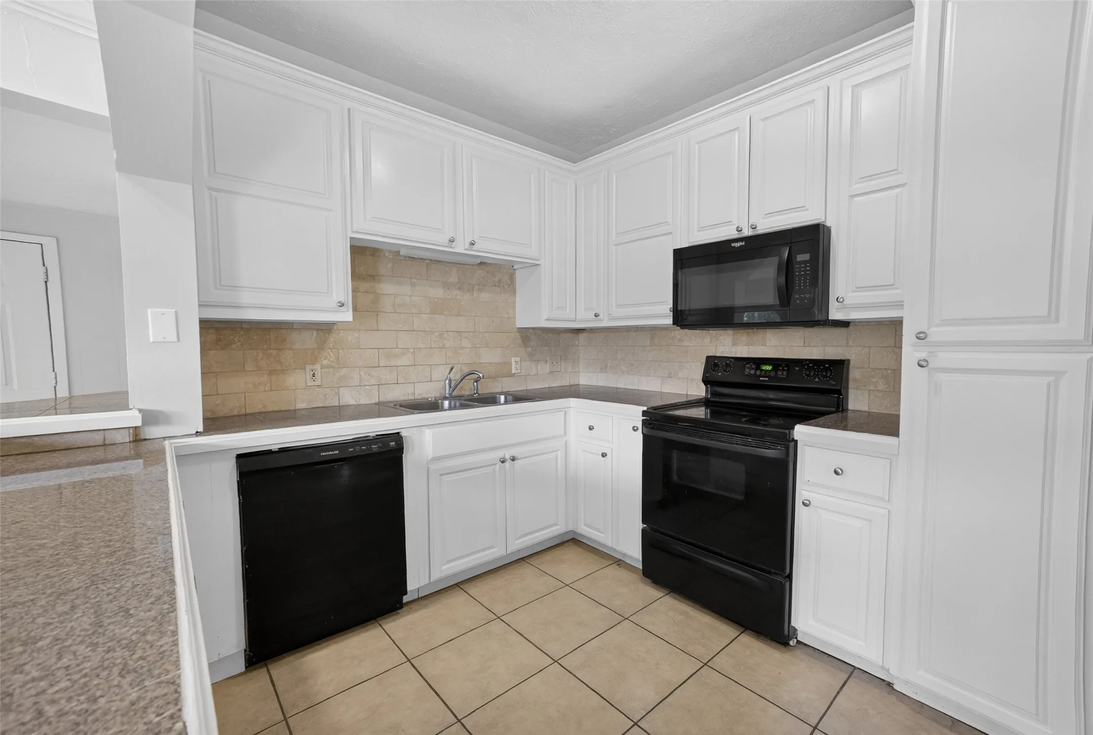 Single Family Residence For Rent in Tarrant County , 2601 S University Drive, Fort Worth, Texas 76109, 5 Bedroom, 3 Bathroom, 2 Garage spaces, 2,631 Sqft, built in 1926, mls#21343507, Real Estate Agent in Fort Worth, Homes For Rent in Tarrant county, Homes For Rent in Fort Worth, Realtor in Fort Worth Texas, Real Estate Brokerage Independent Realty Texas, Luminita Cordes Realtor