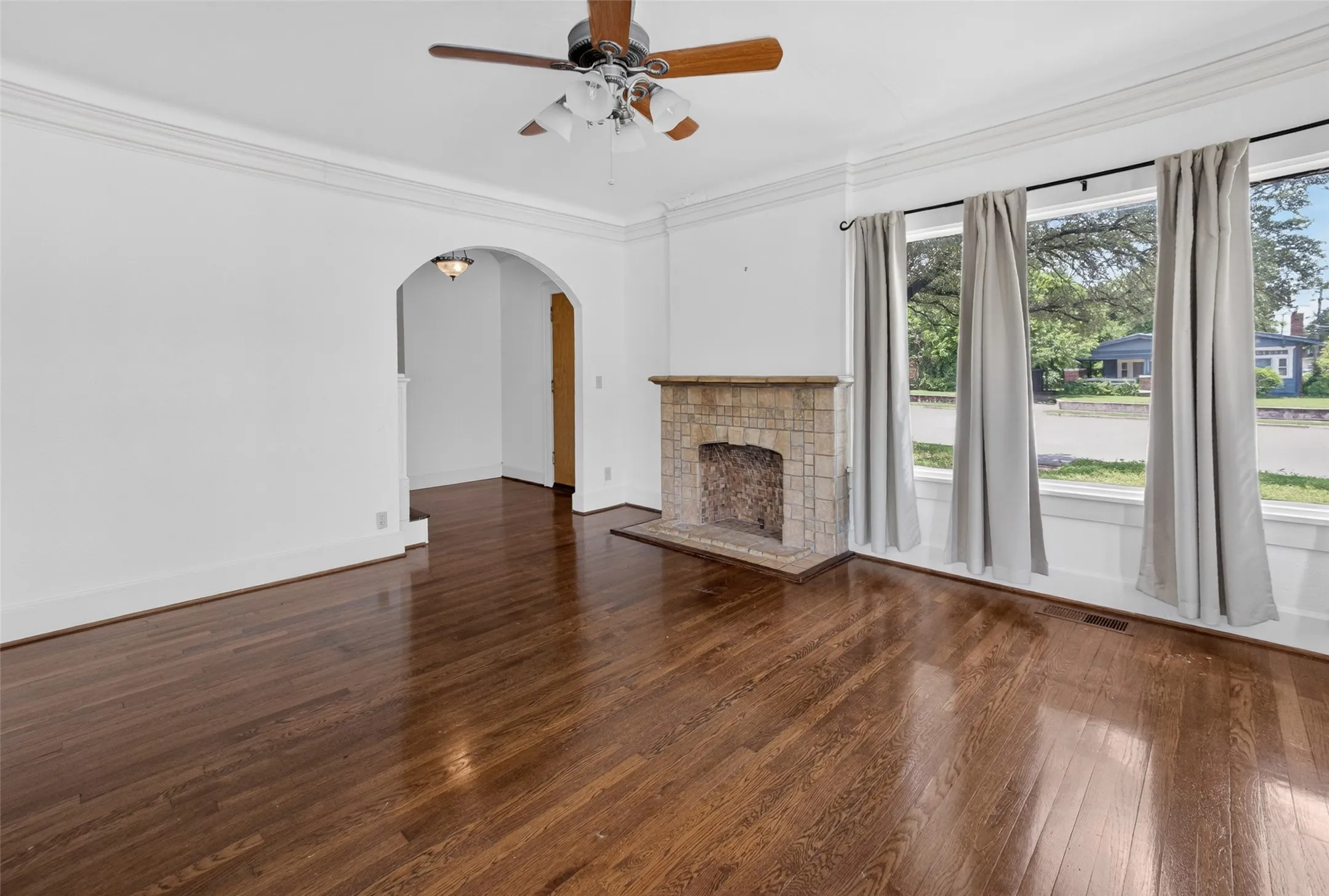 Single Family Residence For Rent in Tarrant County , 2601 S University Drive, Fort Worth, Texas 76109, 5 Bedroom, 3 Bathroom, 2 Garage spaces, 2,631 Sqft, built in 1926, mls#21343507, Real Estate Agent in Fort Worth, Homes For Rent in Tarrant county, Homes For Rent in Fort Worth, Realtor in Fort Worth Texas, Real Estate Brokerage Independent Realty Texas, Luminita Cordes Realtor