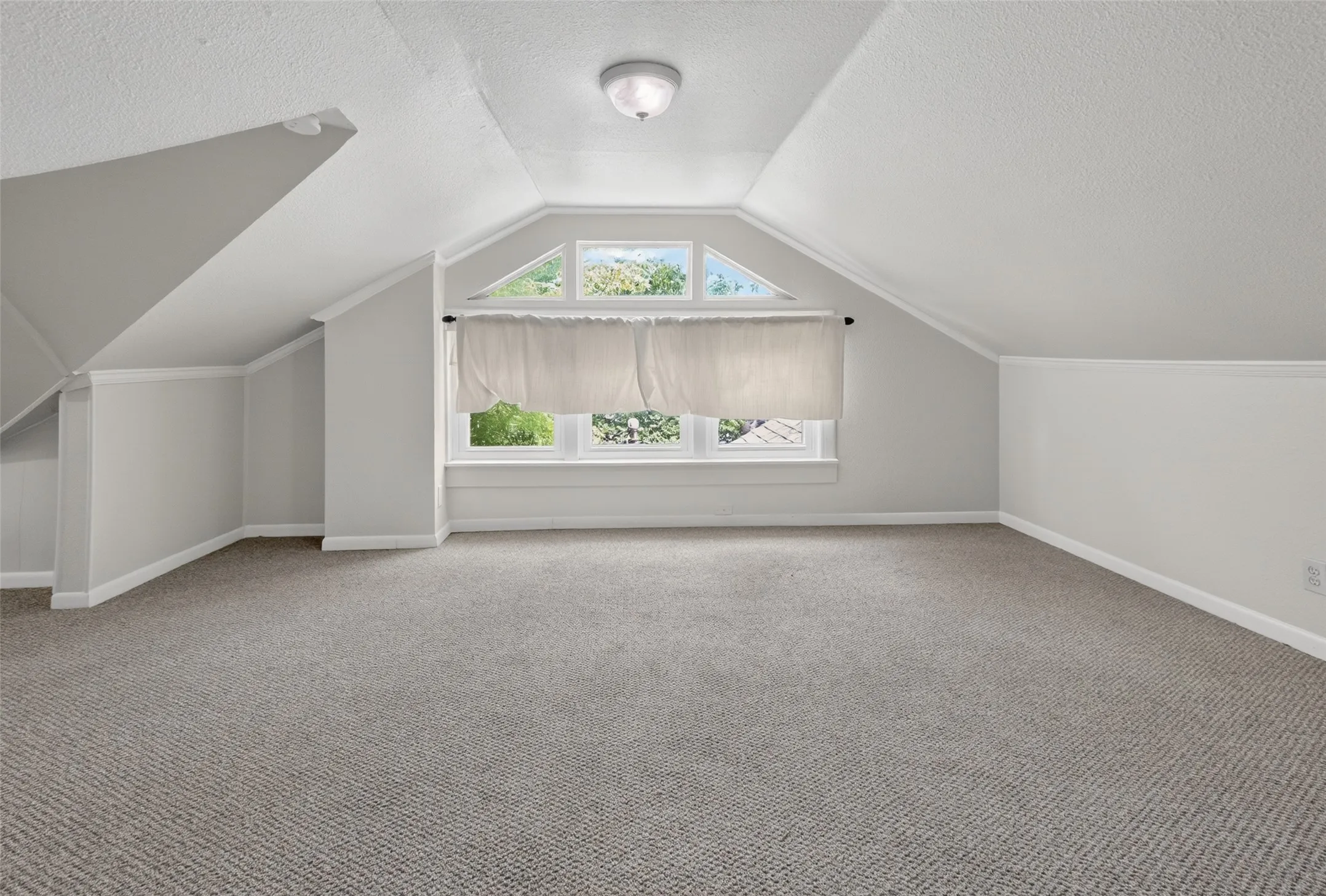 Single Family Residence For Rent in Tarrant County , 2601 S University Drive, Fort Worth, Texas 76109, 5 Bedroom, 3 Bathroom, 2 Garage spaces, 2,631 Sqft, built in 1926, mls#21343507, Real Estate Agent in Fort Worth, Homes For Rent in Tarrant county, Homes For Rent in Fort Worth, Realtor in Fort Worth Texas, Real Estate Brokerage Independent Realty Texas, Luminita Cordes Realtor