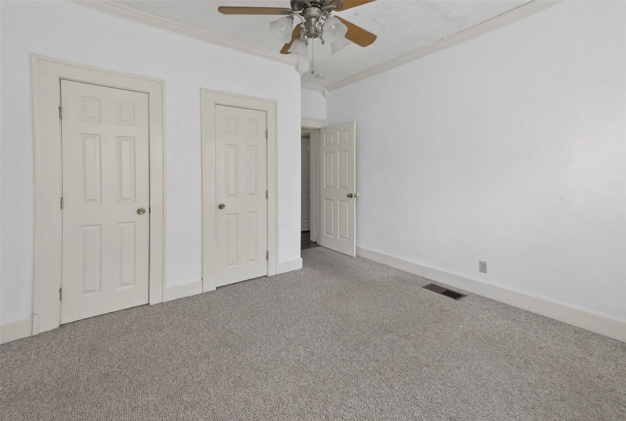 Single Family Residence For Rent in Tarrant County , 2601 S University Drive, Fort Worth, Texas 76109, 5 Bedroom, 3 Bathroom, 2 Garage spaces, 2,631 Sqft, built in 1926, mls#21343507, Real Estate Agent in Fort Worth, Homes For Rent in Tarrant county, Homes For Rent in Fort Worth, Realtor in Fort Worth Texas, Real Estate Brokerage Independent Realty Texas, Luminita Cordes Realtor