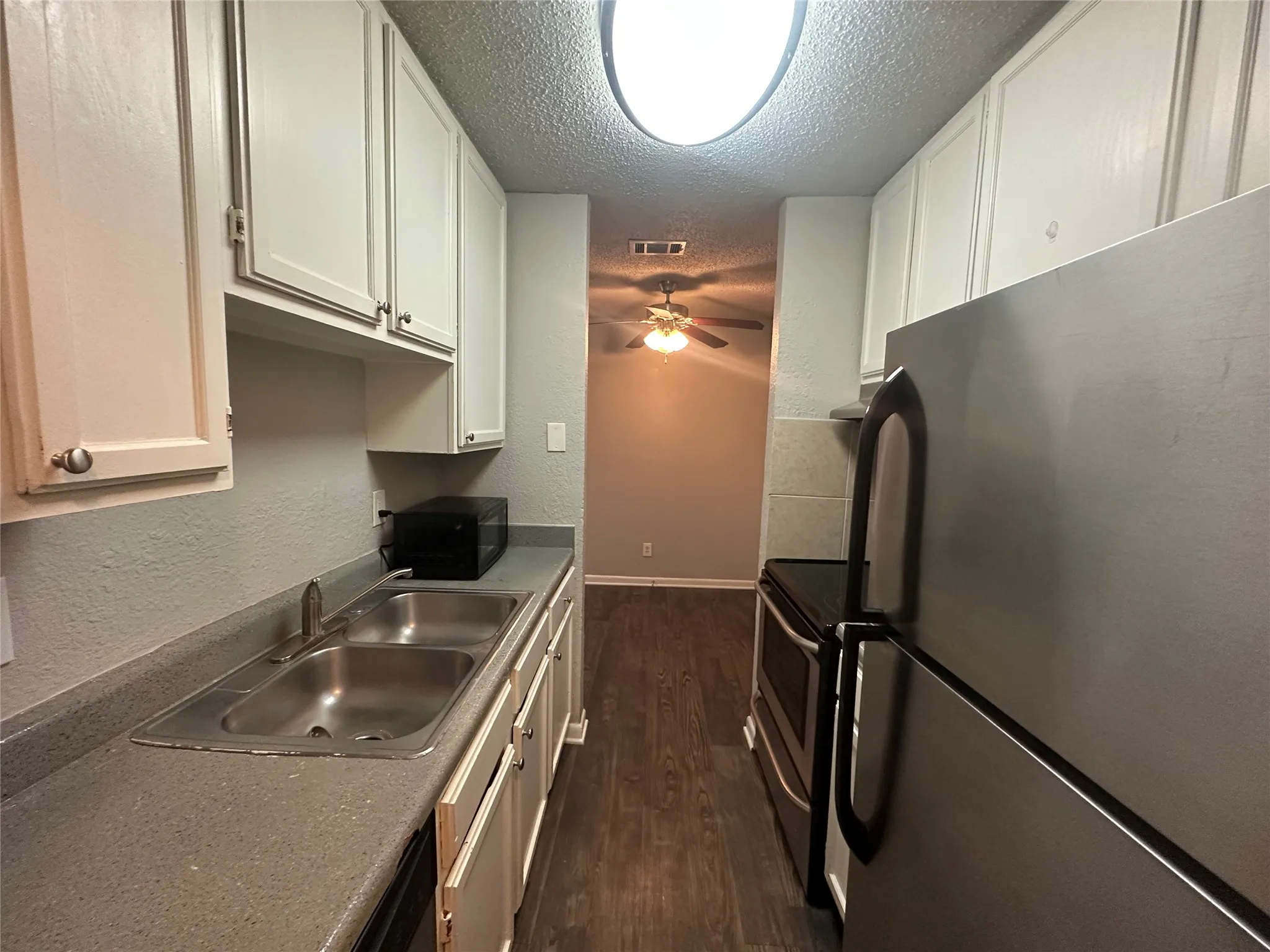 Condominium For Rent in Dallas County , 4502 Gaston Avenue 119, Dallas, Texas 75246, 1 Bedroom, 1 Bathroom, Garage spaces, 567 Sqft, built in 1984, mls#21343508, Real Estate Agent in Dallas, Homes For Rent in Dallas county, Homes For Rent in Dallas, Realtor in Dallas Texas, Real Estate Brokerage Independent Realty Texas, Luminita Cordes Realtor