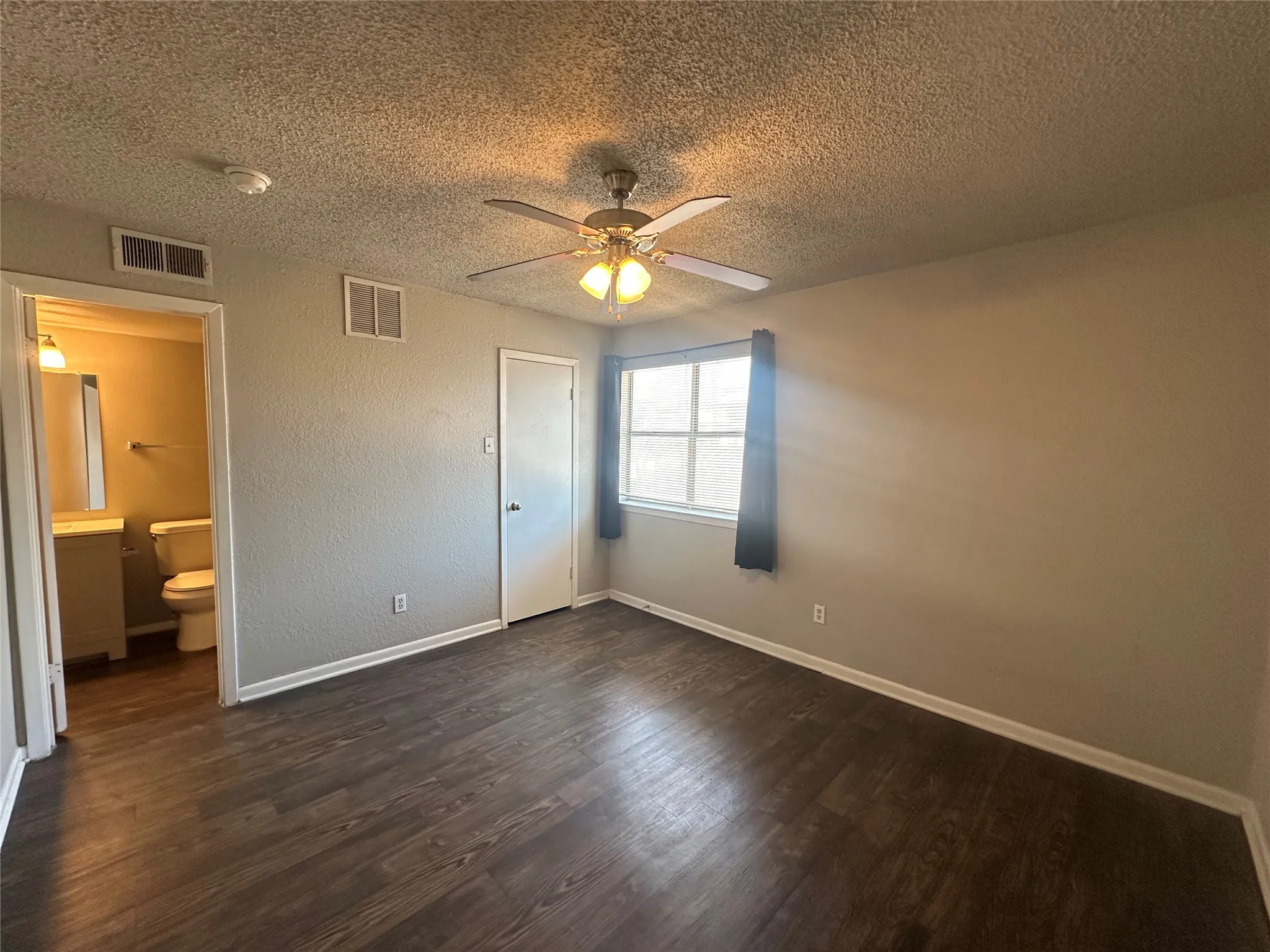 Condominium For Rent in Dallas County , 4502 Gaston Avenue 119, Dallas, Texas 75246, 1 Bedroom, 1 Bathroom, Garage spaces, 567 Sqft, built in 1984, mls#21343508, Real Estate Agent in Dallas, Homes For Rent in Dallas county, Homes For Rent in Dallas, Realtor in Dallas Texas, Real Estate Brokerage Independent Realty Texas, Luminita Cordes Realtor