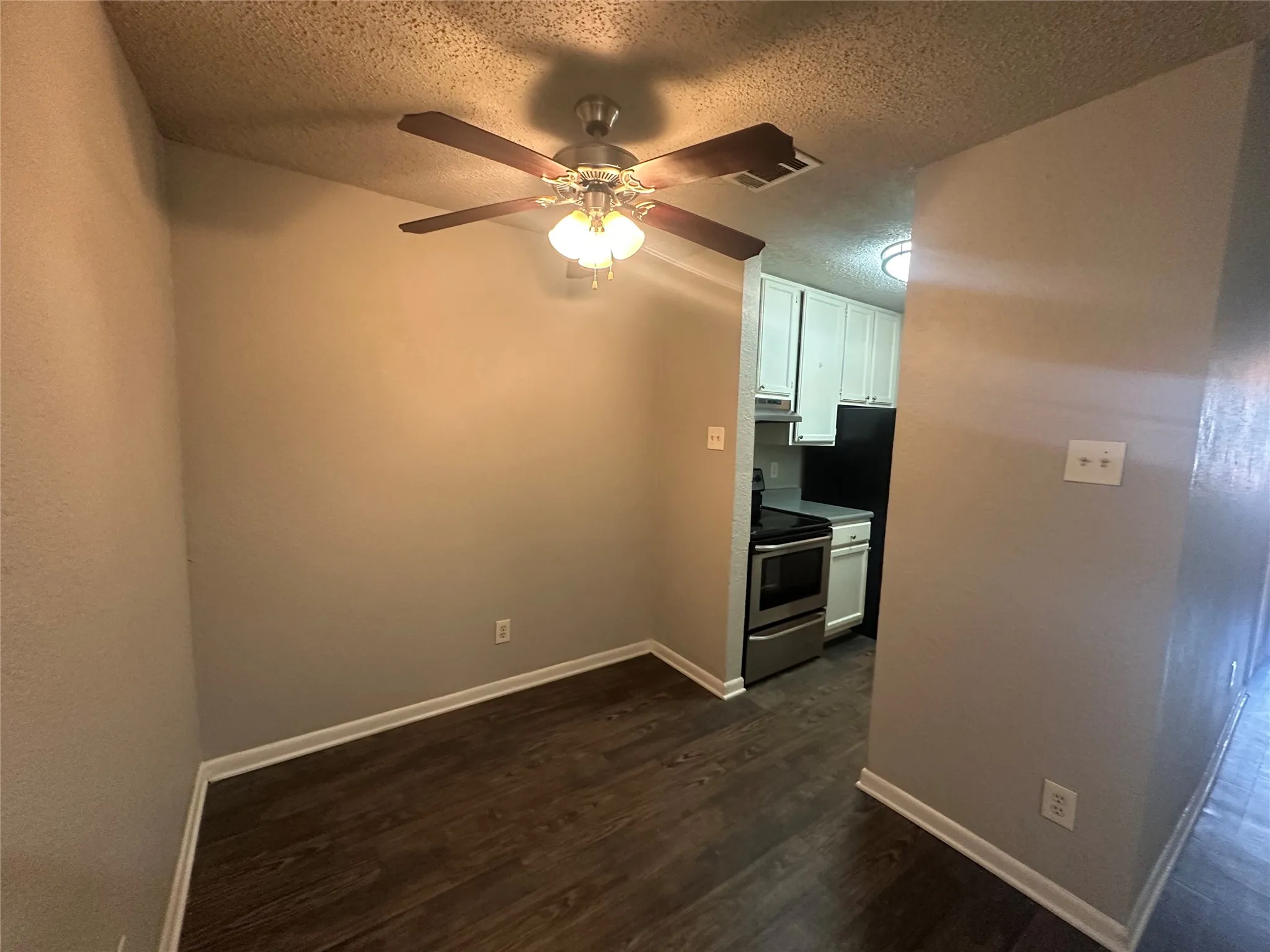 Condominium For Rent in Dallas County , 4502 Gaston Avenue 119, Dallas, Texas 75246, 1 Bedroom, 1 Bathroom, Garage spaces, 567 Sqft, built in 1984, mls#21343508, Real Estate Agent in Dallas, Homes For Rent in Dallas county, Homes For Rent in Dallas, Realtor in Dallas Texas, Real Estate Brokerage Independent Realty Texas, Luminita Cordes Realtor