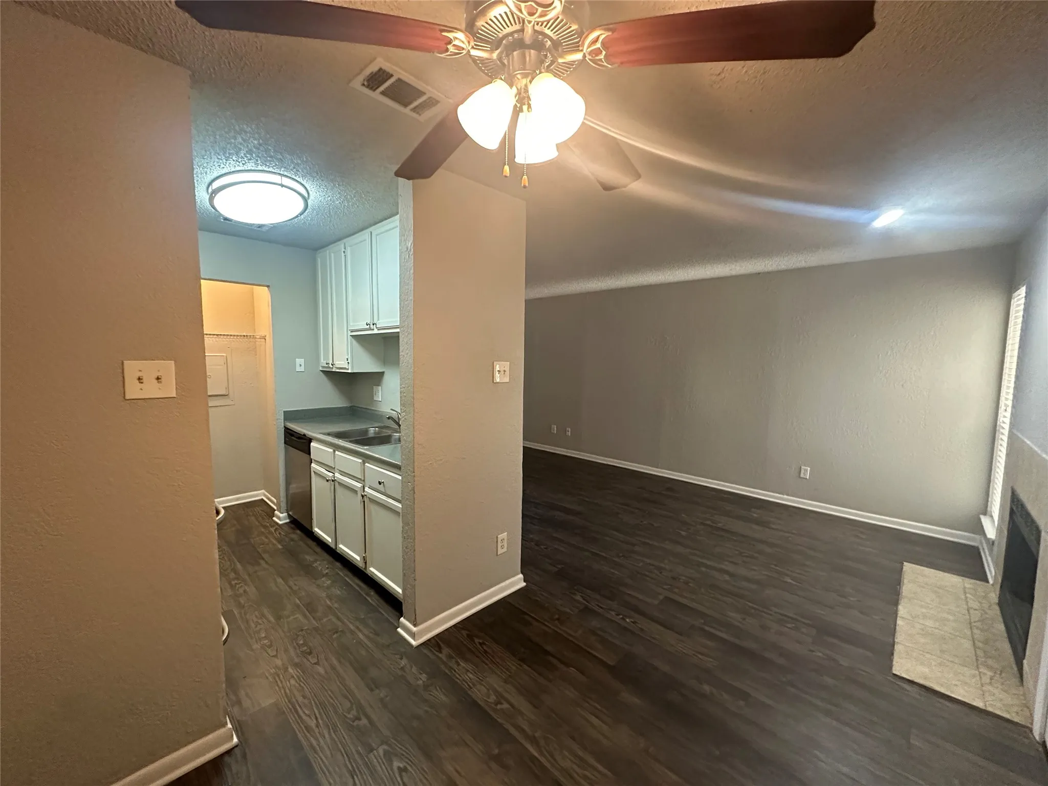 Condominium For Rent in Dallas County , 4502 Gaston Avenue 119, Dallas, Texas 75246, 1 Bedroom, 1 Bathroom, Garage spaces, 567 Sqft, built in 1984, mls#21343508, Real Estate Agent in Dallas, Homes For Rent in Dallas county, Homes For Rent in Dallas, Realtor in Dallas Texas, Real Estate Brokerage Independent Realty Texas, Luminita Cordes Realtor