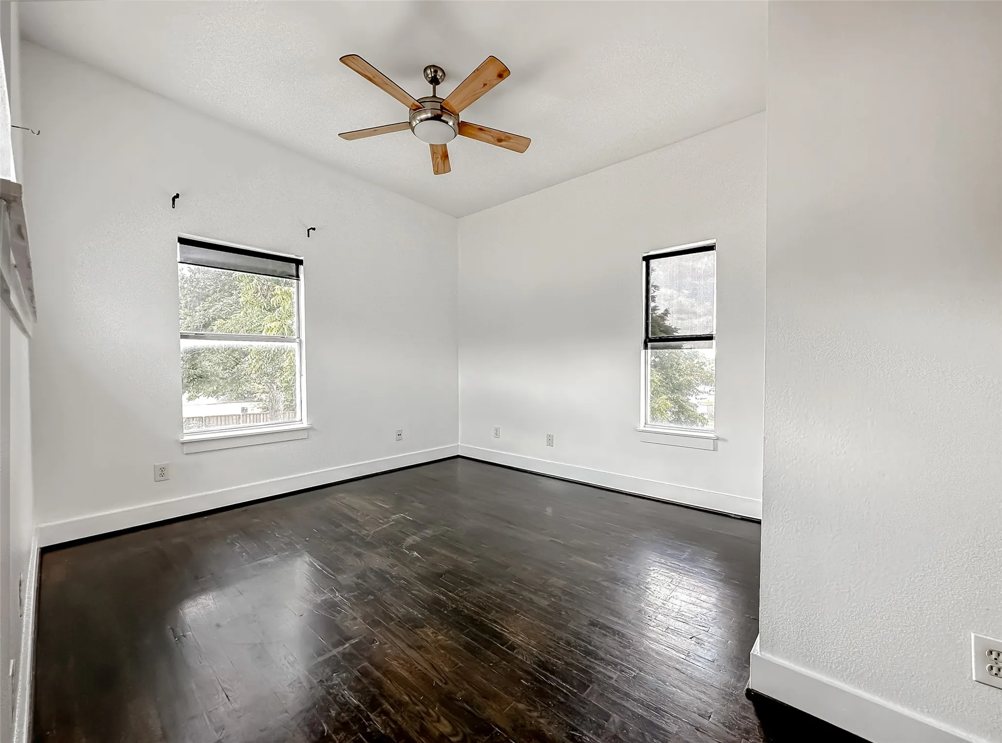 Single Family Residence For Rent in Dallas County , 417 S Beacon Street, Dallas, Texas 75223, 3 Bedroom, 2 Bathroom, Garage spaces, 1,656 Sqft, built in 2004, mls#21307861, Real Estate Agent in Dallas, Homes For Rent in Dallas county, Homes For Rent in Dallas, Realtor in Dallas Texas, Real Estate Brokerage Independent Realty Texas, Luminita Cordes Realtor