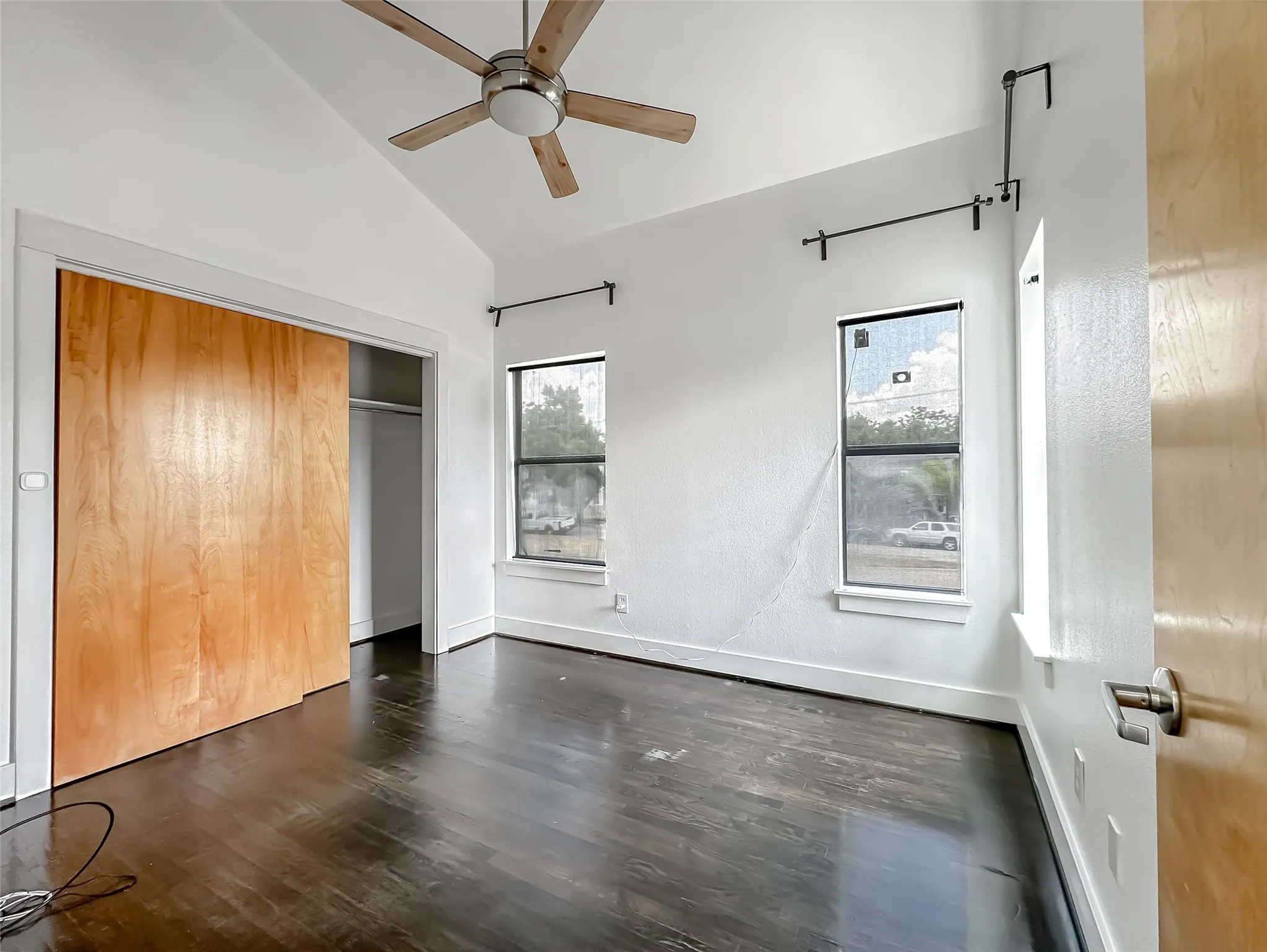 Single Family Residence For Rent in Dallas County , 417 S Beacon Street, Dallas, Texas 75223, 3 Bedroom, 2 Bathroom, Garage spaces, 1,656 Sqft, built in 2004, mls#21307861, Real Estate Agent in Dallas, Homes For Rent in Dallas county, Homes For Rent in Dallas, Realtor in Dallas Texas, Real Estate Brokerage Independent Realty Texas, Luminita Cordes Realtor