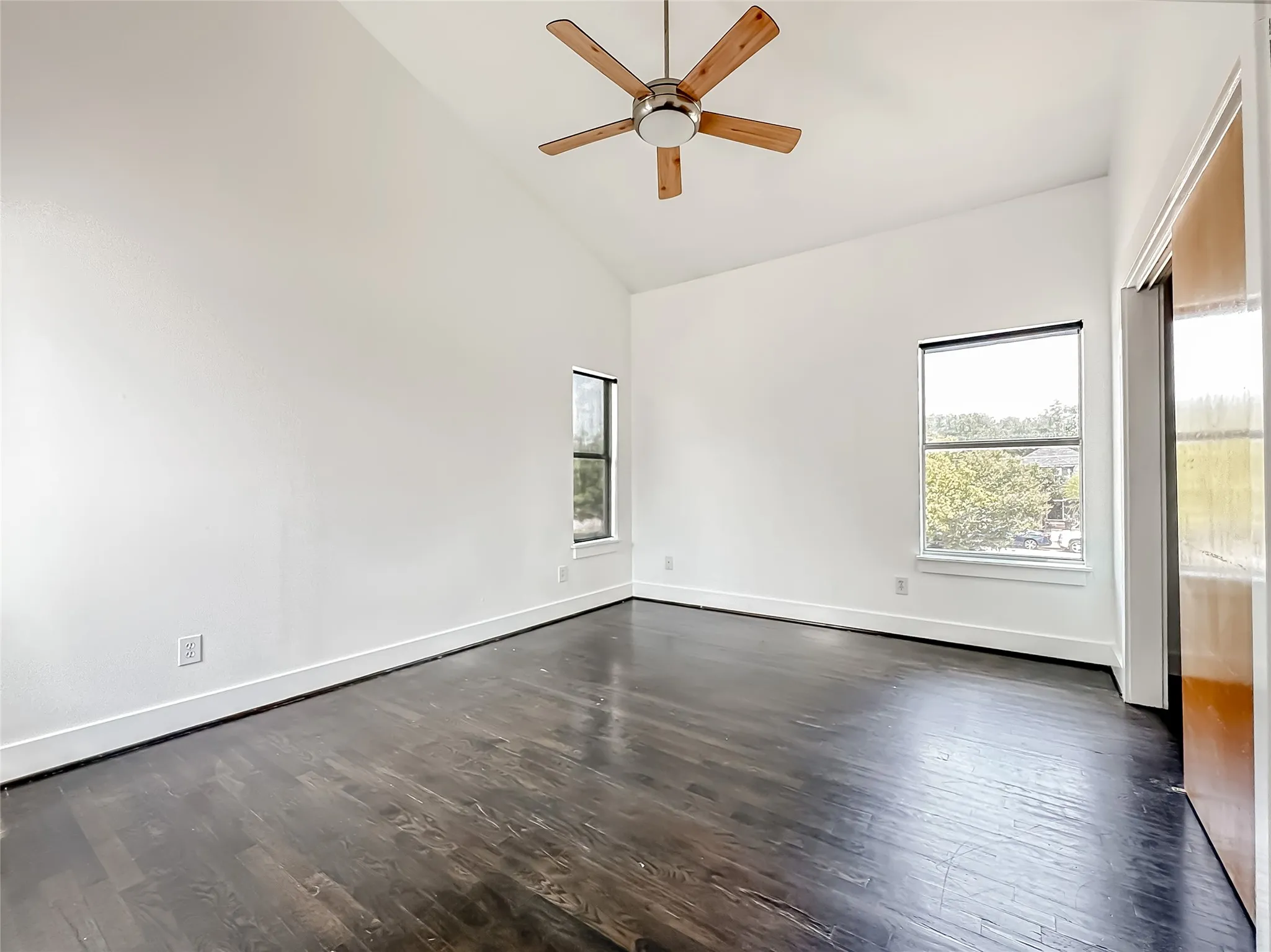 Single Family Residence For Rent in Dallas County , 417 S Beacon Street, Dallas, Texas 75223, 3 Bedroom, 2 Bathroom, Garage spaces, 1,656 Sqft, built in 2004, mls#21307861, Real Estate Agent in Dallas, Homes For Rent in Dallas county, Homes For Rent in Dallas, Realtor in Dallas Texas, Real Estate Brokerage Independent Realty Texas, Luminita Cordes Realtor