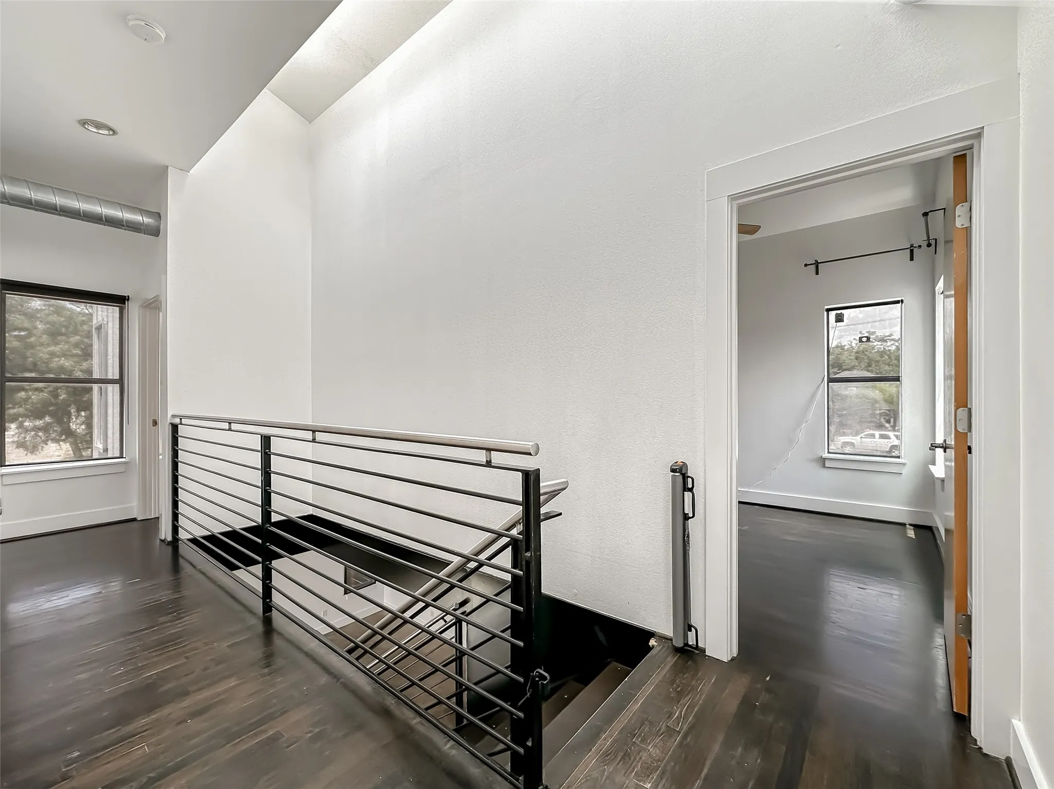Single Family Residence For Rent in Dallas County , 417 S Beacon Street, Dallas, Texas 75223, 3 Bedroom, 2 Bathroom, Garage spaces, 1,656 Sqft, built in 2004, mls#21307861, Real Estate Agent in Dallas, Homes For Rent in Dallas county, Homes For Rent in Dallas, Realtor in Dallas Texas, Real Estate Brokerage Independent Realty Texas, Luminita Cordes Realtor