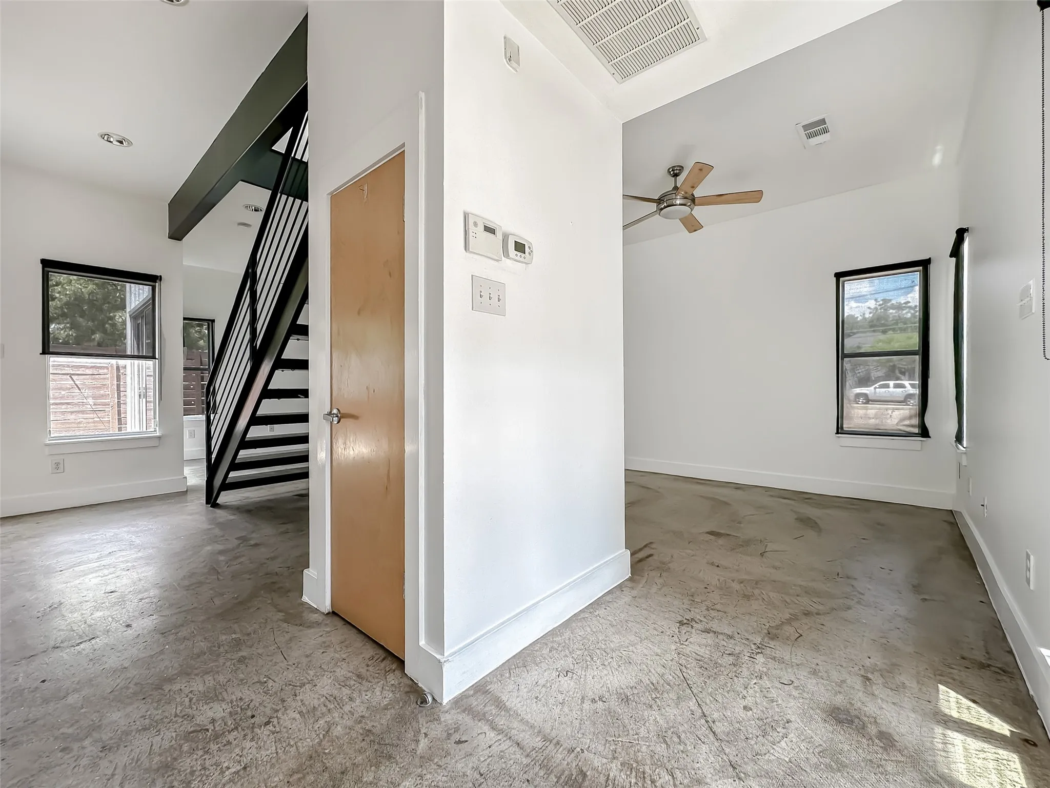 Single Family Residence For Rent in Dallas County , 417 S Beacon Street, Dallas, Texas 75223, 3 Bedroom, 2 Bathroom, Garage spaces, 1,656 Sqft, built in 2004, mls#21307861, Real Estate Agent in Dallas, Homes For Rent in Dallas county, Homes For Rent in Dallas, Realtor in Dallas Texas, Real Estate Brokerage Independent Realty Texas, Luminita Cordes Realtor