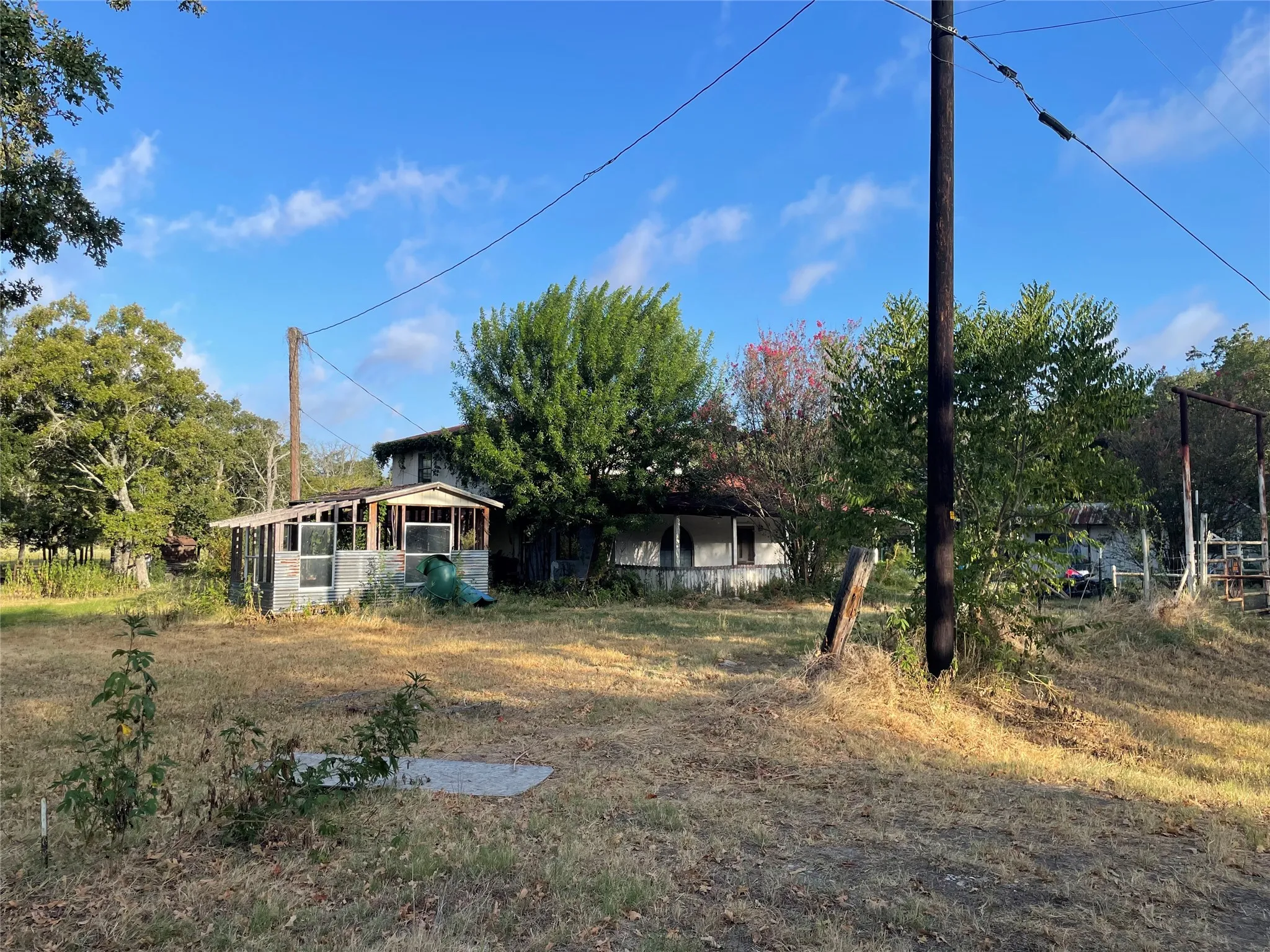 Single Family Residence For Sale in Van Zandt County , 600 Vz County Road 2436, Mabank, Texas 75147, 4 Bedroom, 2 Bathroom, Garage spaces, 2,572 Sqft, built in 1992, mls#21342877, Real Estate Agent in Mabank, Homes For Sale in Van Zandt county, Homes For Sale in Mabank, Realtor in Mabank Texas, Real Estate Brokerage Independent Realty Texas, Luminita Cordes Realtor