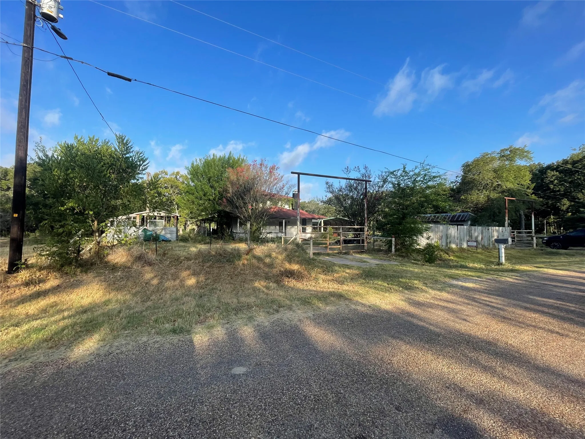 Single Family Residence For Sale in Van Zandt County , 600 Vz County Road 2436, Mabank, Texas 75147, 4 Bedroom, 2 Bathroom, Garage spaces, 2,572 Sqft, built in 1992, mls#21342877, Real Estate Agent in Mabank, Homes For Sale in Van Zandt county, Homes For Sale in Mabank, Realtor in Mabank Texas, Real Estate Brokerage Independent Realty Texas, Luminita Cordes Realtor