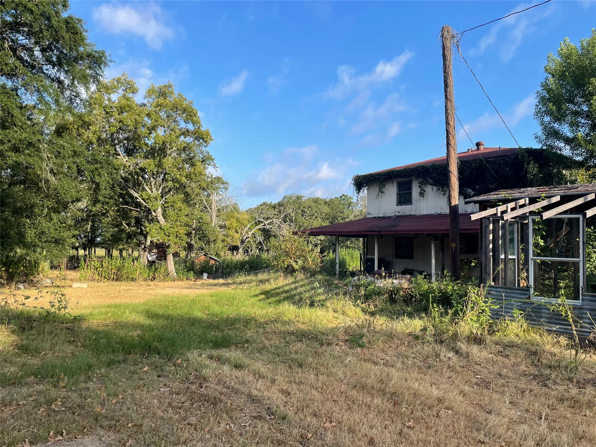 Single Family Residence For Sale in Van Zandt County , 600 Vz County Road 2436, Mabank, Texas 75147, 4 Bedroom, 2 Bathroom, Garage spaces, 2,572 Sqft, built in 1992, mls#21342877, Real Estate Agent in Mabank, Homes For Sale in Van Zandt county, Homes For Sale in Mabank, Realtor in Mabank Texas, Real Estate Brokerage Independent Realty Texas, Luminita Cordes Realtor