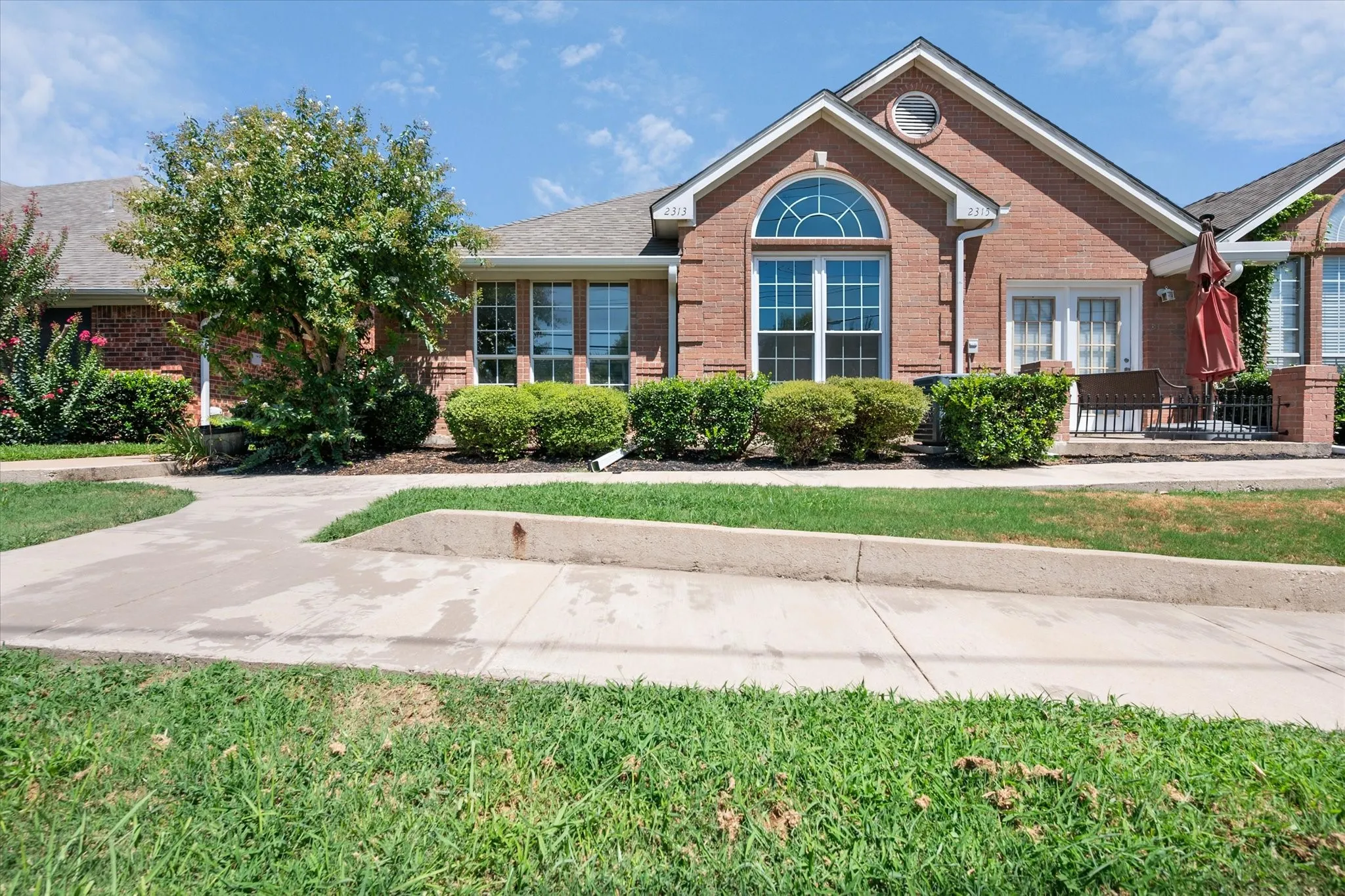 Duplex For Rent in Tarrant County , 2313 Ragland Road, Mansfield, Texas 76063, 3 Bedroom, 2 Bathroom, 2 Garage spaces, 1,551 Sqft, built in 1999, mls#21343495, Real Estate Agent in Mansfield, Homes For Rent in Tarrant county, Homes For Rent in Mansfield, Realtor in Mansfield Texas, Real Estate Brokerage Independent Realty Texas, Luminita Cordes Realtor