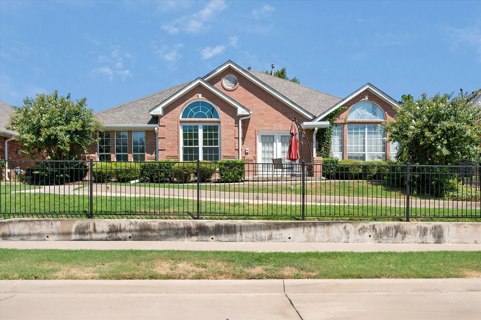 Duplex For Rent in Tarrant County , 2313 Ragland Road, Mansfield, Texas 76063, 3 Bedroom, 2 Bathroom, 2 Garage spaces, 1,551 Sqft, built in 1999, mls#21343495, Real Estate Agent in Mansfield, Homes For Rent in Tarrant county, Homes For Rent in Mansfield, Realtor in Mansfield Texas, Real Estate Brokerage Independent Realty Texas, Luminita Cordes Realtor